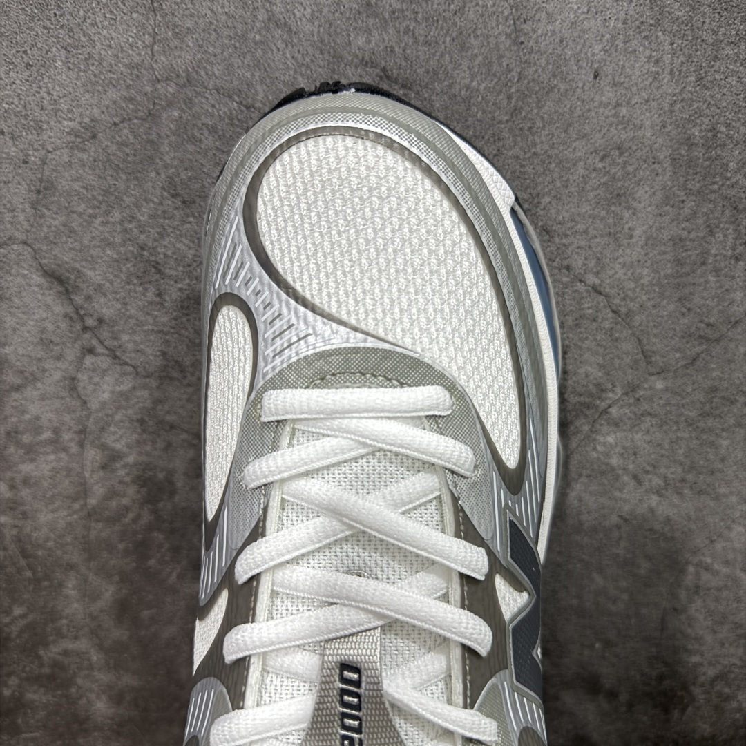 图片[5]-【纯原版】New Balance 新百伦 NB2000 网面休闲鞋 U2000AA NB官方重磅新品 一款融合复古设计与现代科技的跑鞋，以其经典的造型和舒适脚感，成为2025年复古潮流爱好的推荐单品。 极具视觉冲击力的5根ABZORB单元，以及无缝鞋面的设计，加上3M反光材质的装饰，比之前推出的9060系列更夸张，更具未来感。 货号：U2000AA 尺码：36-46.5-选品中心
