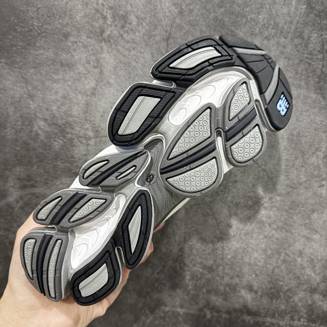 图片[9]-【纯原版】New Balance 新百伦 NB2000 网面休闲鞋 U2000AA NB官方重磅新品 一款融合复古设计与现代科技的跑鞋，以其经典的造型和舒适脚感，成为2025年复古潮流爱好的推荐单品。 极具视觉冲击力的5根ABZORB单元，以及无缝鞋面的设计，加上3M反光材质的装饰，比之前推出的9060系列更夸张，更具未来感。 货号：U2000AA 尺码：36-46.5-选品中心