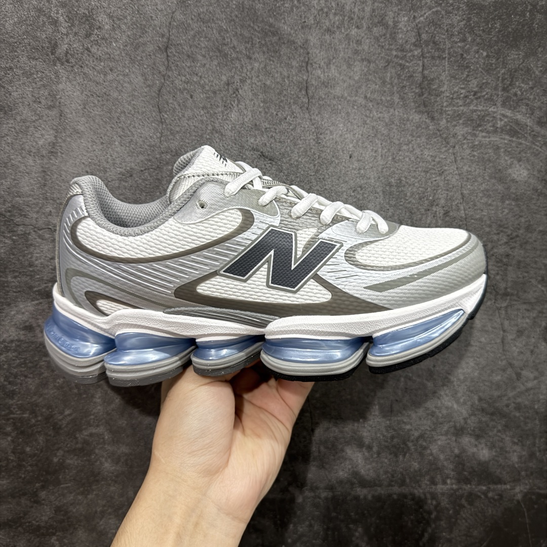 【纯原版】New Balance 新百伦 NB2000 网面休闲鞋 U2000AA NB官方重磅新品 一款融合复古设计与现代科技的跑鞋,以其经典的造型和舒适脚感,成为2025年复古潮流爱好的推荐单品。 极具视觉冲击力的5根ABZORB单元,以及无缝鞋面的设计,加上3M反光材质的装饰,比之前推出的9060系列更夸张,更具未来感。 货号:U2000AA 尺码:36-46.5-选品中心