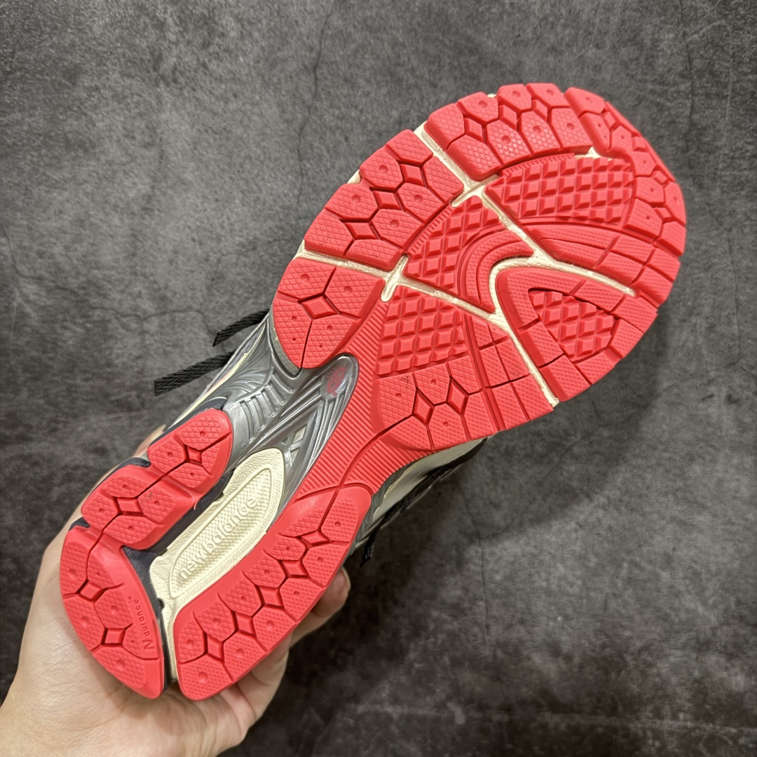 图片[9]-【GS纯原】新百伦 New Balance M1906系列 复古运动鞋单品宝藏老爹鞋 U1906AC 高端品质 正确六层组合底 市场唯一防伪蓝光跳码鞋标💪🏻 作为NB最经典的档案鞋型之一，与2002一样，1906有着NB最成熟的技术加持和复古款式，而本次推出的版本参照2002r的定位，相信会在性价两端做出权衡。单从造型上来看，依旧是vibe风格，味道很正，细节也很酷，这双1906r无疑必能打入复古跑鞋爱好者的年度鞋款名录。 尺码：36-45半-选品中心