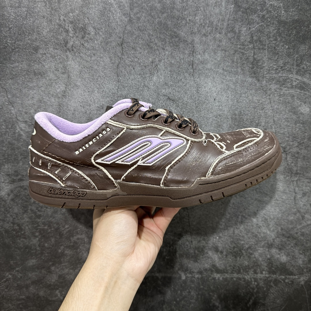 【莞顶礼盒版】Balenciag 巴黎世家18代 最新Hamptons系列 情侣款 破损 做旧 休闲 运动鞋 莞产出品 非工厂出货 品质细节比工厂版本都要好很多 自行对比 原版购入开发做货 配送专柜精美包装手提袋🛍📦 ▪️面料: 原版定制进口头层牛皮 ▪️内里:进口透气毛巾绒里 ▪️鞋底:原版开模防滑橡胶材质 ▪️底厚:3CM ▪️尺码: 女款35-41 / 男款39-45-选品中心