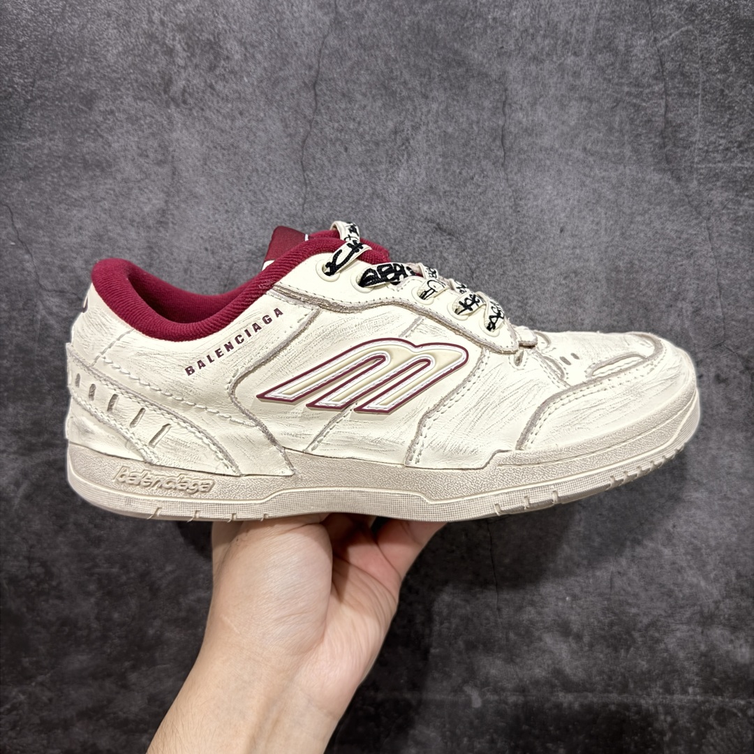 【莞顶礼盒版】Balenciag 巴黎世家18代 最新Hamptons系列 情侣款 破损 做旧 休闲 运动鞋 莞产出品 非工厂出货 品质细节比工厂版本都要好很多 自行对比 原版购入开发做货 配送专柜精美包装手提袋🛍📦 ▪️面料: 原版定制进口头层牛皮 ▪️内里:进口透气毛巾绒里 ▪️鞋底:原版开模防滑橡胶材质 ▪️底厚:3CM ▪️尺码: 女款35-41 / 男款39-45-选品中心