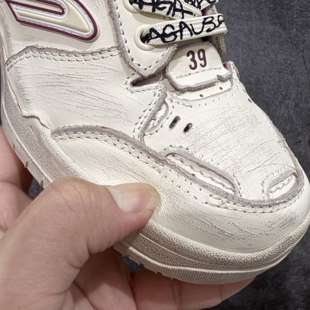 图片[4]-【莞顶礼盒版】Balenciag 巴黎世家18代 最新Hamptons系列 情侣款 破损 做旧 休闲 运动鞋 莞产出品 非工厂出货 品质细节比工厂版本都要好很多 自行对比 原版购入开发做货 配送专柜精美包装手提袋🛍📦 ▪️面料： 原版定制进口头层牛皮 ▪️内里：进口透气毛巾绒里 ▪️鞋底：原版开模防滑橡胶材质 ▪️底厚：3CM ▪️尺码： 女款35-41 / 男款39-45-选品中心