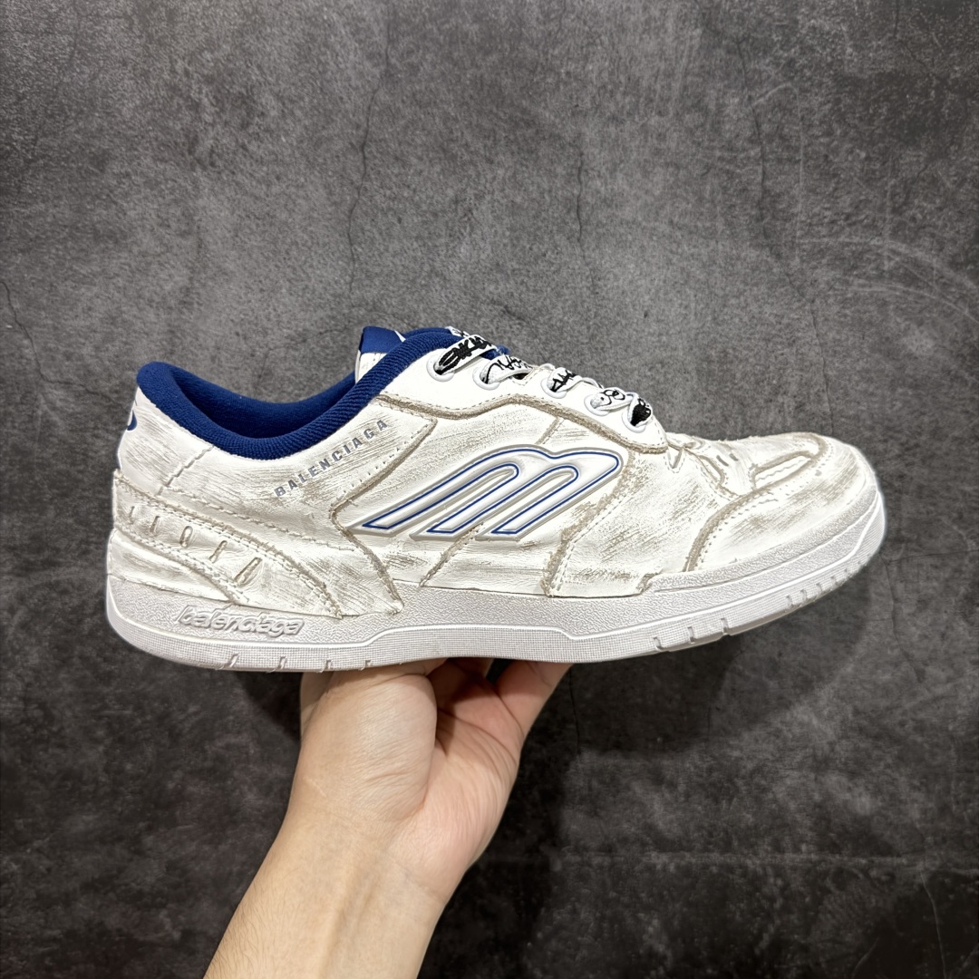 【莞顶礼盒版】Balenciag 巴黎世家18代 最新Hamptons系列 情侣款 破损 做旧 休闲 运动鞋 莞产出品 非工厂出货 品质细节比工厂版本都要好很多 自行对比 原版购入开发做货 配送专柜精美包装手提袋🛍📦 ▪️面料: 原版定制进口头层牛皮 ▪️内里:进口透气毛巾绒里 ▪️鞋底:原版开模防滑橡胶材质 ▪️底厚:3CM ▪️尺码: 女款35-41 / 男款39-45-选品中心