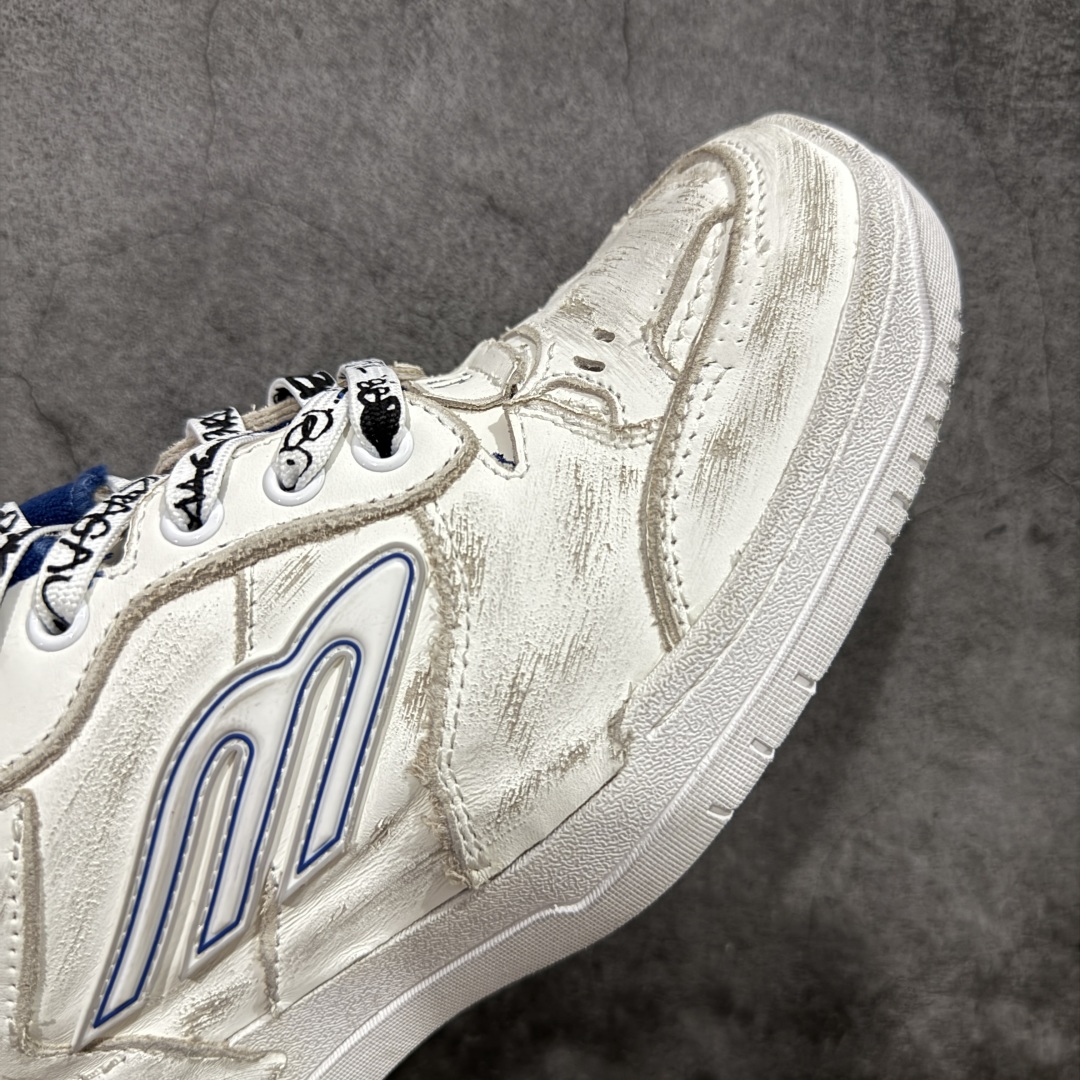 图片[6]-【莞顶礼盒版】Balenciag 巴黎世家18代 最新Hamptons系列 情侣款 破损 做旧 休闲 运动鞋 莞产出品 非工厂出货 品质细节比工厂版本都要好很多 自行对比 原版购入开发做货 配送专柜精美包装手提袋🛍📦 ▪️面料： 原版定制进口头层牛皮 ▪️内里：进口透气毛巾绒里 ▪️鞋底：原版开模防滑橡胶材质 ▪️底厚：3CM ▪️尺码： 女款35-41 / 男款39-45-选品中心