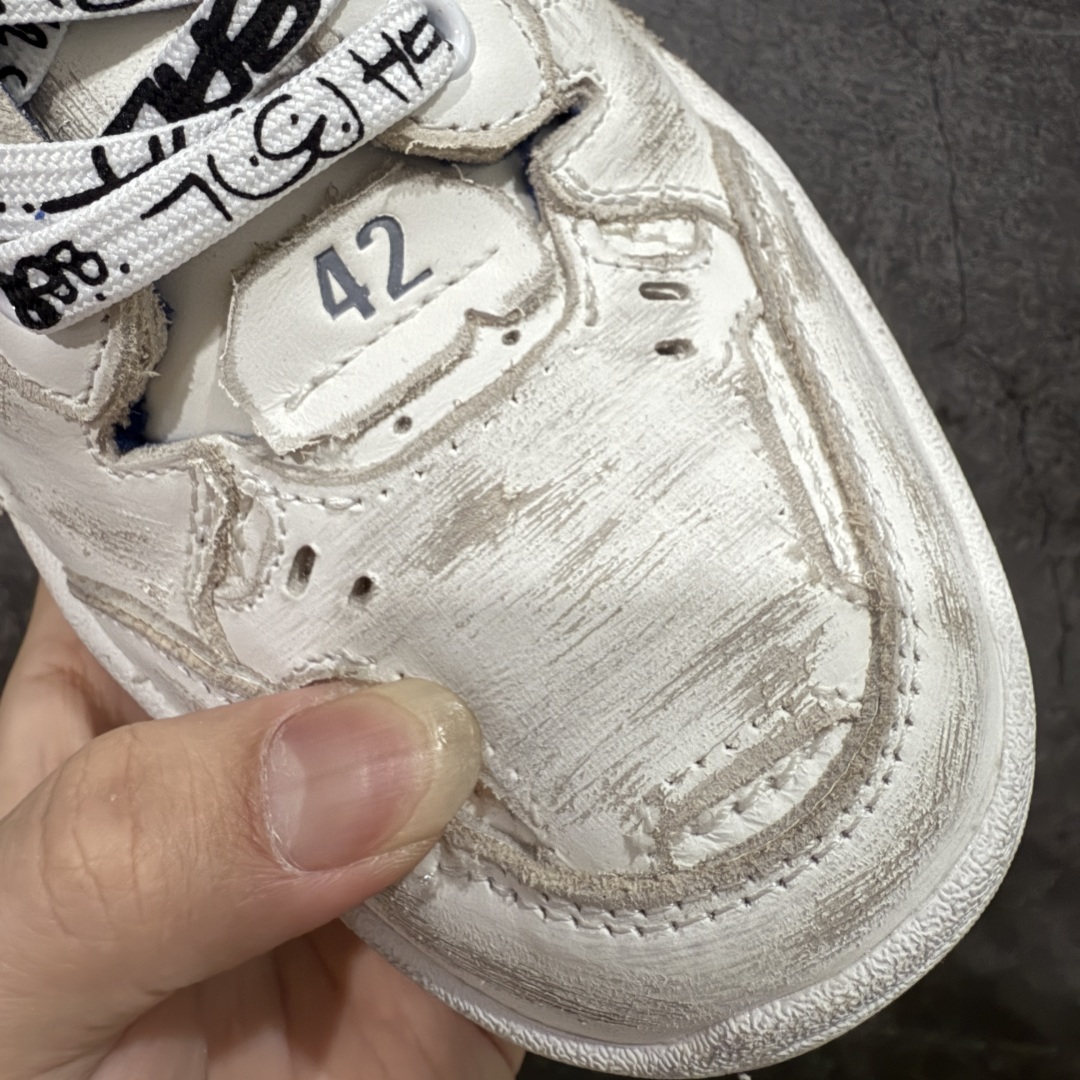 图片[5]-【莞顶礼盒版】Balenciag 巴黎世家18代 最新Hamptons系列 情侣款 破损 做旧 休闲 运动鞋 莞产出品 非工厂出货 品质细节比工厂版本都要好很多 自行对比 原版购入开发做货 配送专柜精美包装手提袋🛍📦 ▪️面料： 原版定制进口头层牛皮 ▪️内里：进口透气毛巾绒里 ▪️鞋底：原版开模防滑橡胶材质 ▪️底厚：3CM ▪️尺码： 女款35-41 / 男款39-45-选品中心