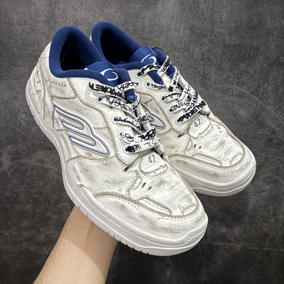 【莞顶礼盒版】Balenciag 巴黎世家18代 最新Hamptons系列 情侣款 破损 做旧 休闲 运动鞋 莞产出品 非工厂出货 品质细节比工厂版本都要好很多 自行对比 原版购入开发做货 配送专柜精美包装手提袋🛍📦 ▪️面料: 原版定制进口头层牛皮 ▪️内里:进口透气毛巾绒里 ▪️鞋底:原版开模防滑橡胶材质 ▪️底厚:3CM ▪️尺码: 女款35-41 / 男款39-45-选品中心