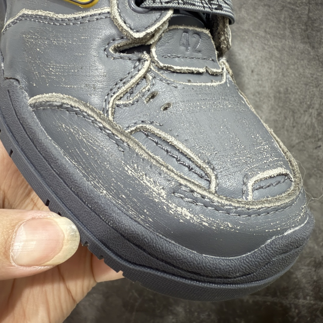 图片[4]-【莞顶礼盒版】Balenciag 巴黎世家18代 最新Hamptons系列 情侣款 破损 做旧 休闲 运动鞋 莞产出品 非工厂出货 品质细节比工厂版本都要好很多 自行对比 原版购入开发做货 配送专柜精美包装手提袋🛍📦 ▪️面料： 原版定制进口头层牛皮 ▪️内里：进口透气毛巾绒里 ▪️鞋底：原版开模防滑橡胶材质 ▪️底厚：3CM ▪️尺码： 女款35-41 / 男款39-45-选品中心