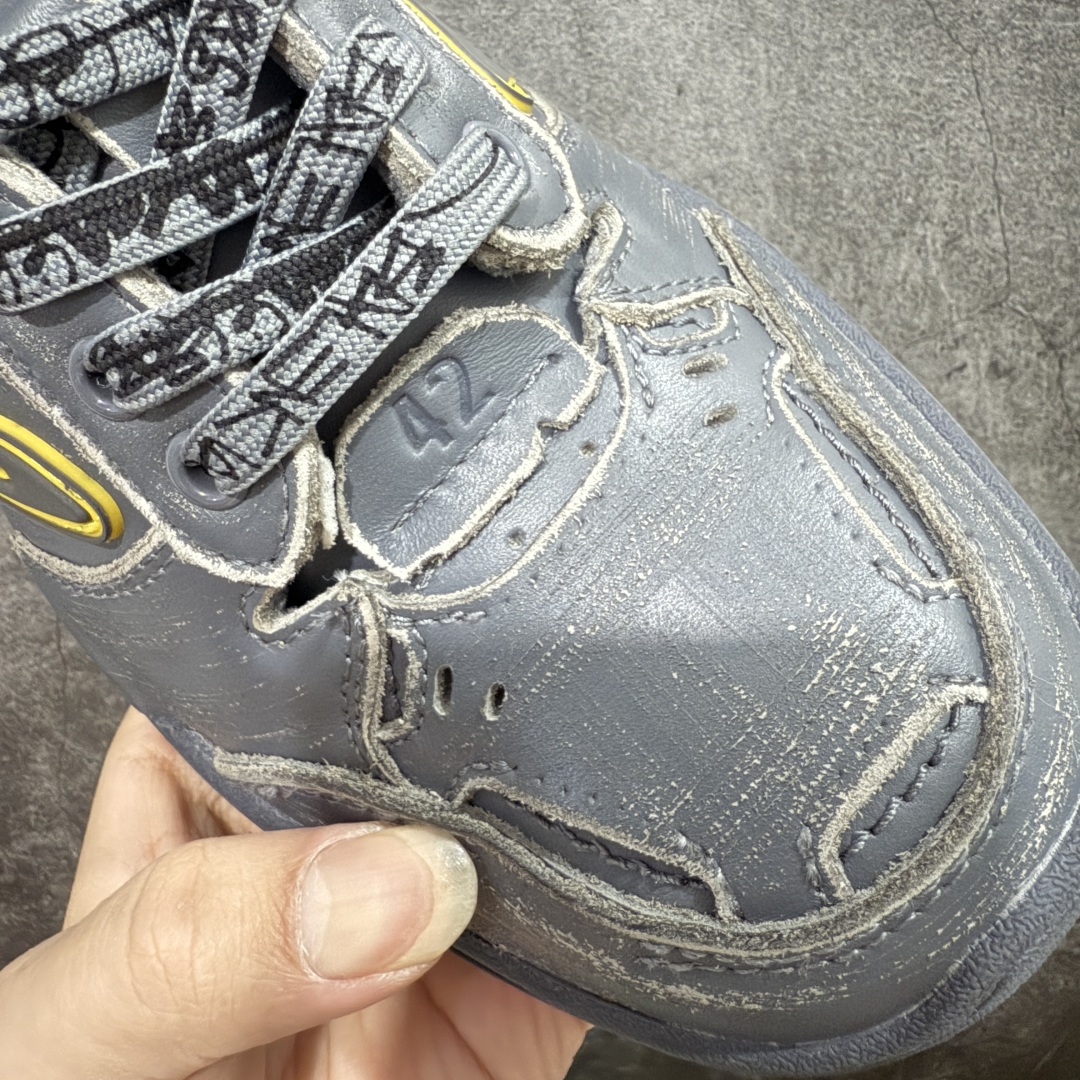 图片[5]-【莞顶礼盒版】Balenciag 巴黎世家18代 最新Hamptons系列 情侣款 破损 做旧 休闲 运动鞋 莞产出品 非工厂出货 品质细节比工厂版本都要好很多 自行对比 原版购入开发做货 配送专柜精美包装手提袋🛍📦 ▪️面料： 原版定制进口头层牛皮 ▪️内里：进口透气毛巾绒里 ▪️鞋底：原版开模防滑橡胶材质 ▪️底厚：3CM ▪️尺码： 女款35-41 / 男款39-45-选品中心