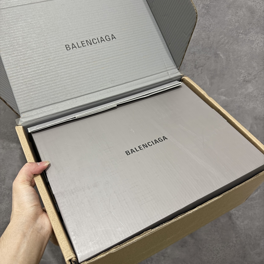图片[9]-【莞顶礼盒版】Balenciag 巴黎世家18代 最新Hamptons系列 情侣款 破损 做旧 休闲 运动鞋 莞产出品 非工厂出货 品质细节比工厂版本都要好很多 自行对比 原版购入开发做货 配送专柜精美包装手提袋🛍📦 ▪️面料： 原版定制进口头层牛皮 ▪️内里：进口透气毛巾绒里 ▪️鞋底：原版开模防滑橡胶材质 ▪️底厚：3CM ▪️尺码： 女款35-41 / 男款39-45-选品中心
