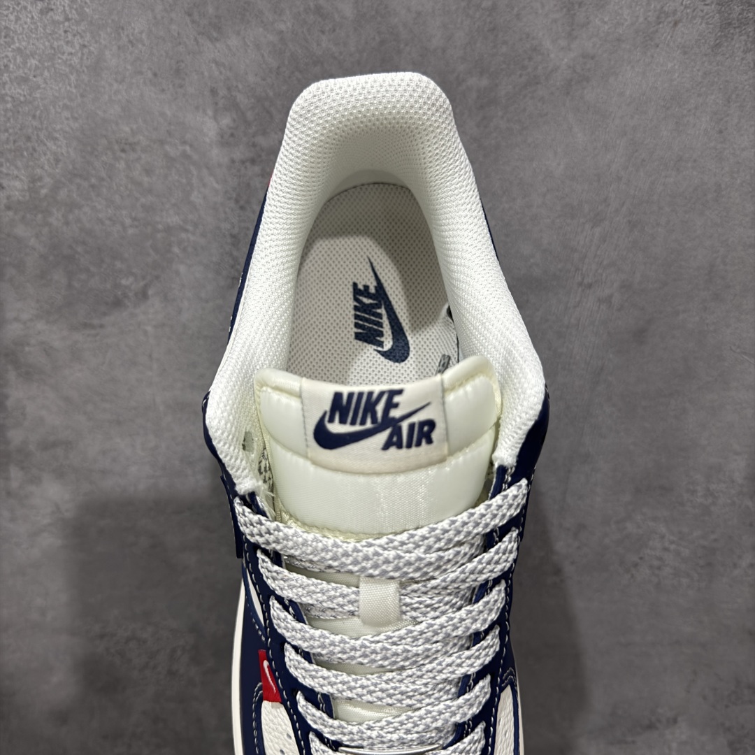 图片[7]-【定制版】NIke Air Force 1 \’07 Low “UN联名——多彩蓝红拼接”空军一号 低帮 运动鞋 休闲鞋 折边针车 工艺难度大 原楦头原纸板 原装鞋盒 定制五金配件 内置全掌气垫 原厂鞋底 货号：JP8028-005 尺码：36 36.5 37.5 38 38.5 39 40 40.5 41 42 42.5 43 44 44.5 45-选品中心