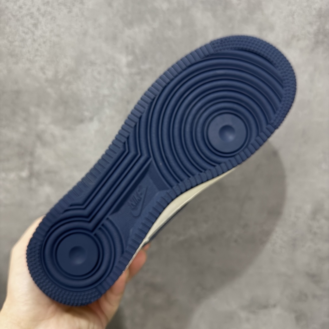图片[8]-【定制版】NIke Air Force 1 \’07 Low “UN联名——多彩蓝红拼接”空军一号 低帮 运动鞋 休闲鞋 折边针车 工艺难度大 原楦头原纸板 原装鞋盒 定制五金配件 内置全掌气垫 原厂鞋底 货号：JP8028-005 尺码：36 36.5 37.5 38 38.5 39 40 40.5 41 42 42.5 43 44 44.5 45-选品中心