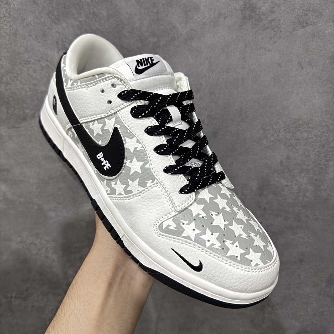 图片[3]-【定制版】Nike SB Dunk Low BAPE系列 五角星黑勾 周年高端定制 低帮休闲板鞋 #定制鞋盒 大厂纯原品质出货 超高清洁度 皮料切割干净无任何毛边 细节完美 货号：CS1688-104 尺码：36 36.5 37.5 38 36.5 39 40 40.5 41 42 42.5 43 44 44.5 45-选品中心