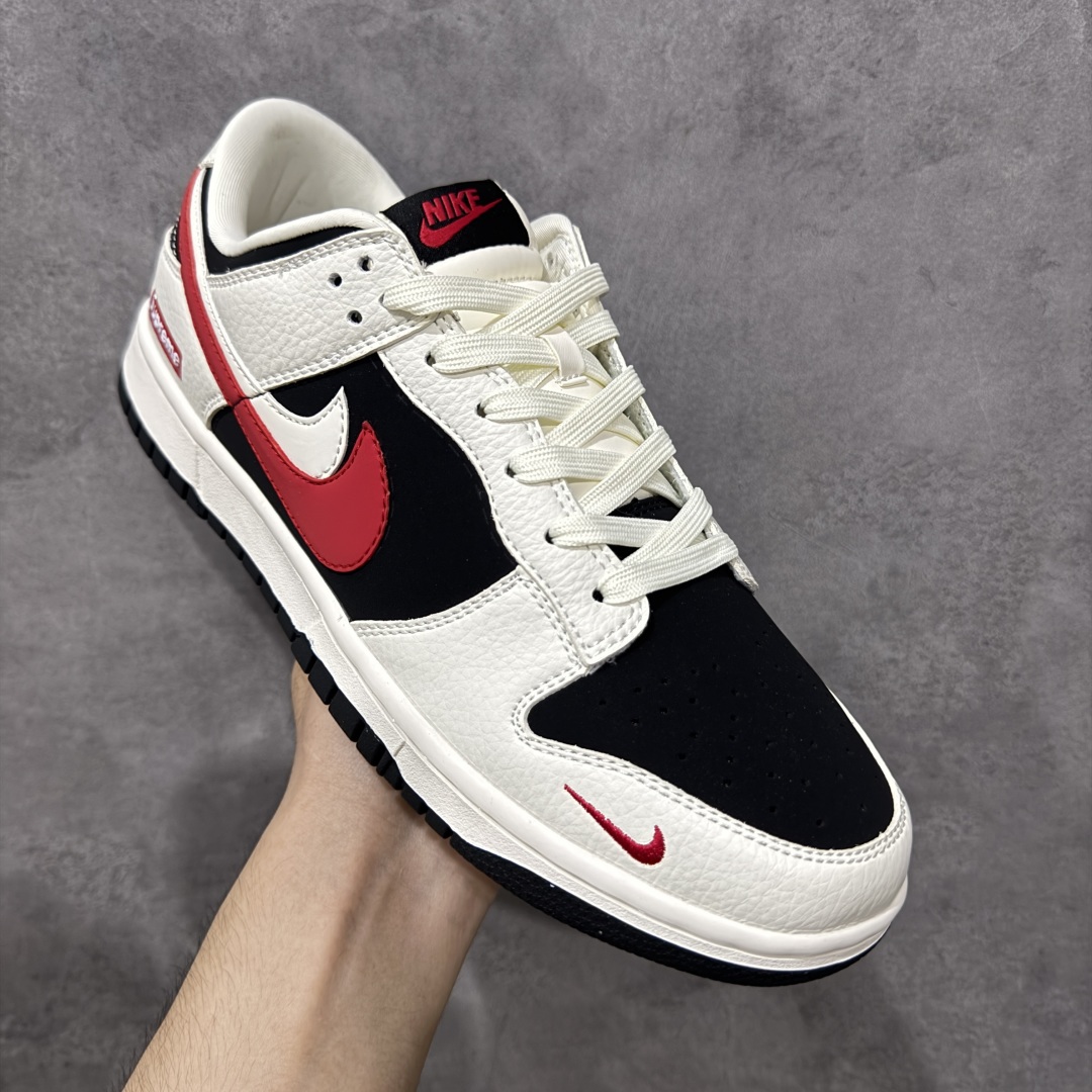 图片[3]-【定制版】Nike SB Dunk Low“SUP系列——红白双勾” 周年高端定制 低帮休闲板鞋 定制鞋盒 大厂纯原品质出货 超高清洁度 皮料切割干净无任何毛边 细节完美 货号：CS1688-102 尺码： 36 36.5 37.5 38 36.5 39 40 40.5 41 42 42.5 43 44 44.5 45-选品中心