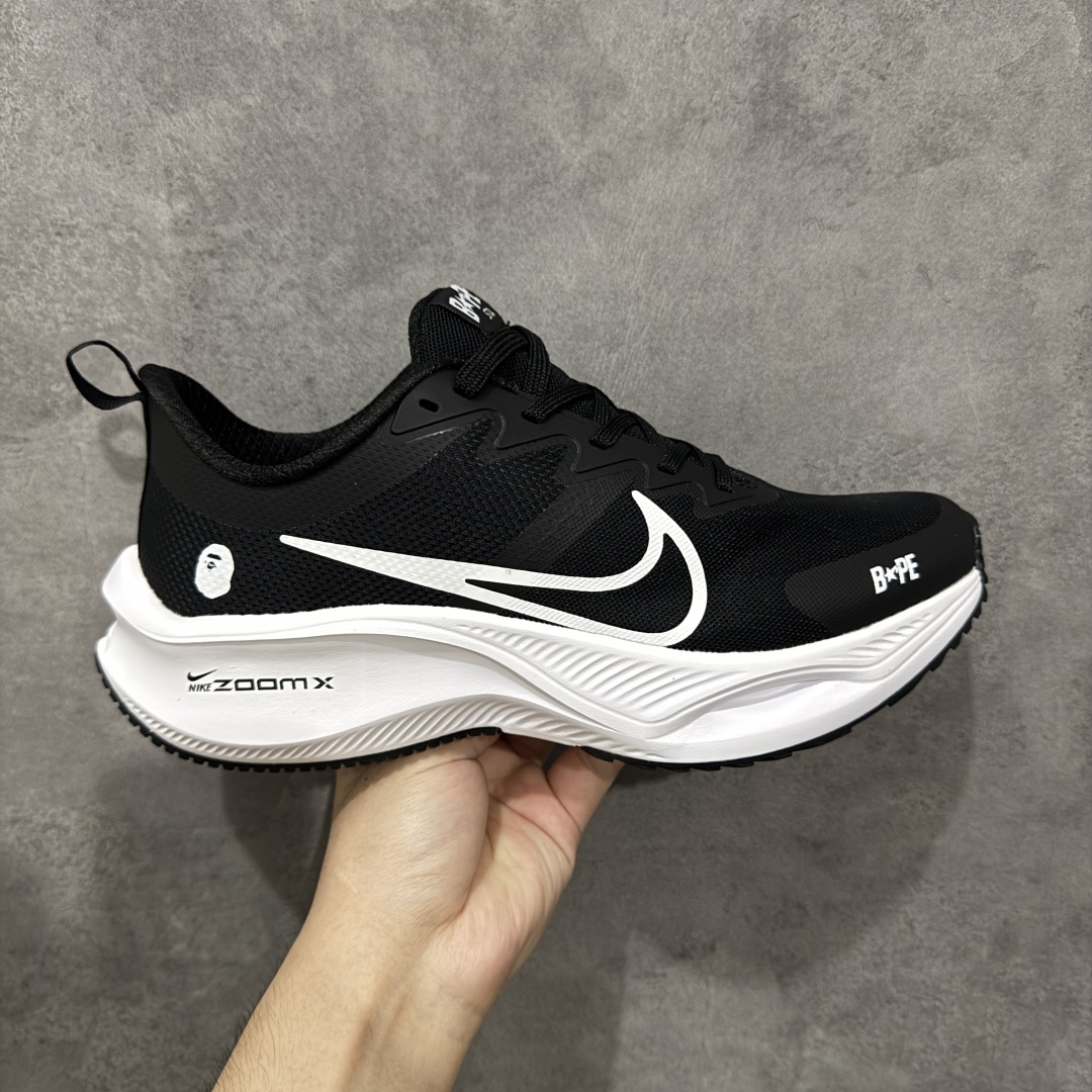【定制版】NIKE ZOOM PLUS 全新跑鞋 兼顾迅疾外观和稳固脚感 后跟覆面和中足动态支撑巧妙融合 缔造稳定顺畅的迈步体验 采用密度更高的材料而且去除了前一代中操作的支撑 撑条设计 货号:CK4318-156 尺码:36 36.5 37.5 38 38.5 39 40 40.5 41 42 42.5 43 44 45-选品中心