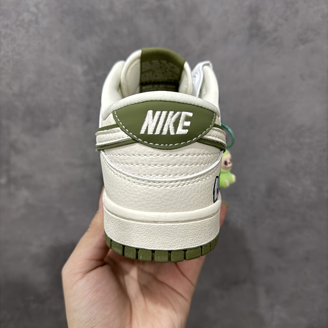 图片[4]-【定制版】NIKE SB Dunk Low RETRO x LABUBU 绿白 纯原大厂出品 极力推荐 原装头层材料 独家版型蒸餾加工 帶來的是更好的视觉和脚感体验 大厂纯原品质出货 清洁度 电绣工艺 皮料切割干净无任何毛边 细节完美 货号：DS6608 008 尺码：36 36.5 37.5 38 38.5 39 40 40.5 41 42 42.5 43 44 44.5 45-选品中心