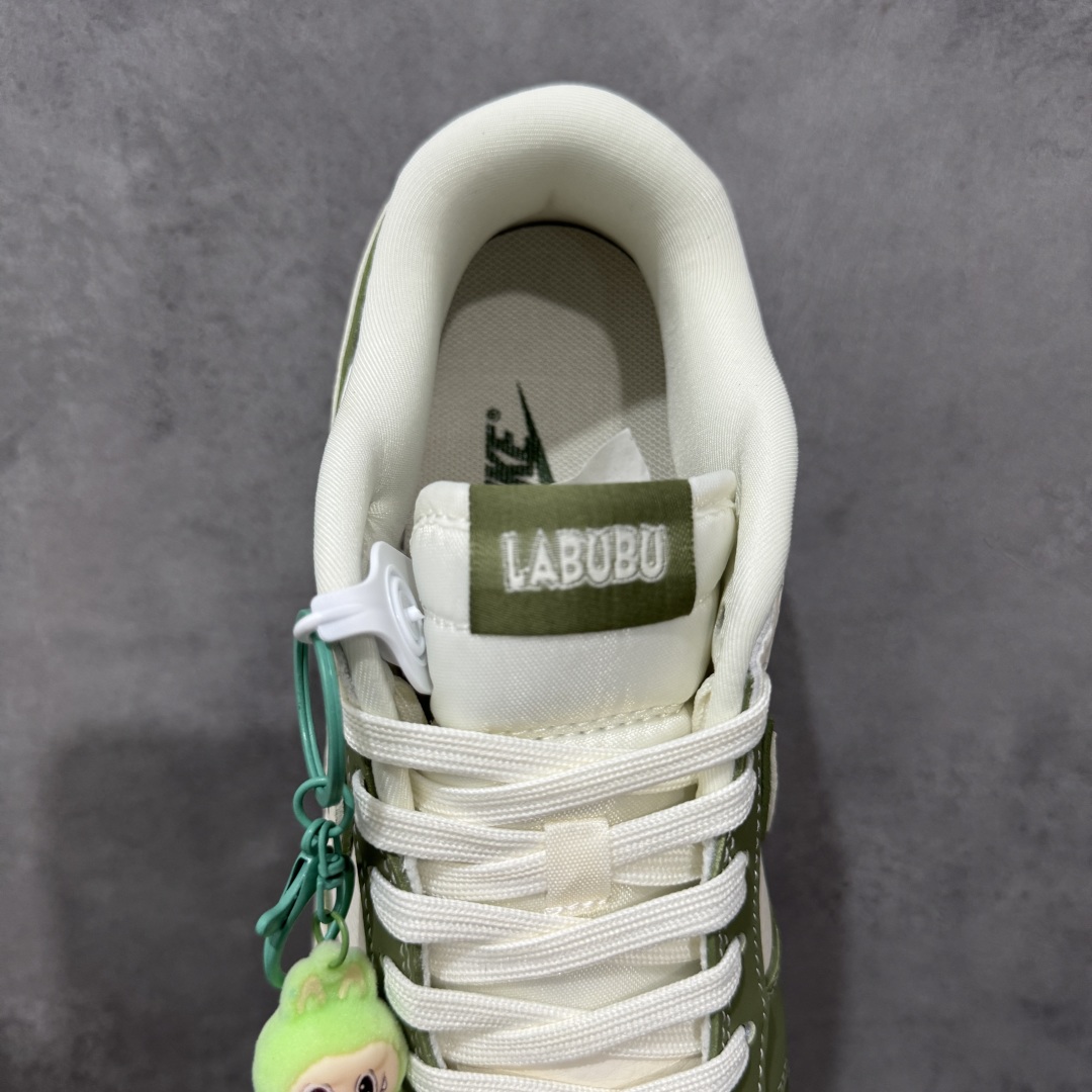 图片[8]-【定制版】NIKE SB Dunk Low RETRO x LABUBU 绿白 纯原大厂出品 极力推荐 原装头层材料 独家版型蒸餾加工 帶來的是更好的视觉和脚感体验 大厂纯原品质出货 清洁度 电绣工艺 皮料切割干净无任何毛边 细节完美 货号：DS6608 008 尺码：36 36.5 37.5 38 38.5 39 40 40.5 41 42 42.5 43 44 44.5 45-选品中心