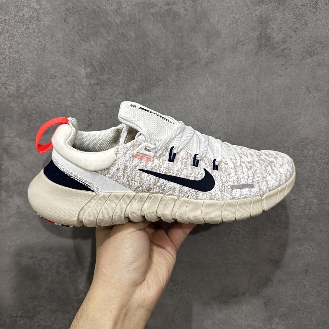 【公司级】Nike Free RN 5.0 Next Nature 5.0 赤足跑鞋 CZ1884-103 环保系列针织轻便透跑步鞋可缔造袜子般的贴合感受和轻盈脚感,助你在跑步、训练和日常活动之间自如切换。按重量计算,该鞋款至少含有 20% 的再生材料,集跑者喜爱的柔韧灵活性和稳固贴合设计于一身,打造出色近地感。泡绵经革新升级,轻盈柔软,回弹响应,助你舒适畅动 尺码:36 36.5 37.5 38 38.5 39 40 40.5 41 42 42.5 43 44 45-选品中心