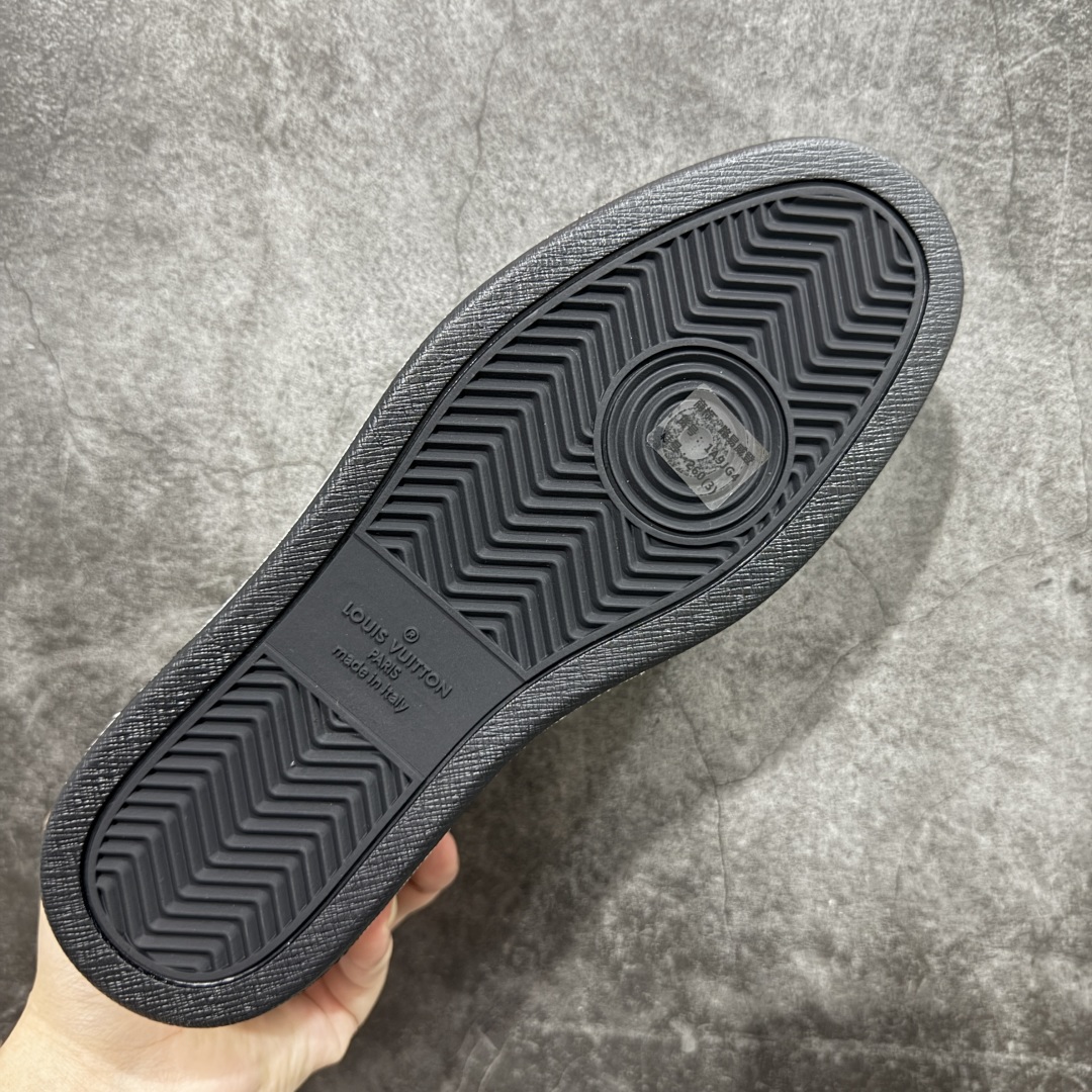 图片[9]-【海淘代购版】Louis Vuitton LV 路易威登 Rivoli 低帮休闲板鞋 海淘代购同渠道品质 高端零售 外贸充正专供 原版购入开发 ZP级全套包装 完美楦型 正确卡色 大底TPU 质感媲美原版 细节与原版一致 请注意区分市面通货材 尺码：38 39 40 41 42 43 44 45 46-选品中心