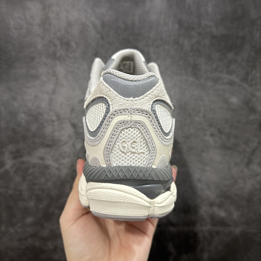 图片[4]-【总裁版本】顶级 Asics GEL-NYC系列 灰白 亚瑟士运动休闲透气专业跑鞋 行业领头版本 出货即巅峰 原鞋购入开发 原材料 原数据打造 完美版型 超完美做工 细节一步到位 原版对比无任何差别 #鞋面采用反绒皮与网布拼接 透气舒适兼具休闲时尚 结合简明的配色 展现品牌的传承及引领复古流行的主题 虎爪造型的LOGO  #鞋身稳定包裹系统 支撑鞋身 经典宽大鞋型配备防偏移设计提升包裹性 穿着舒适鞋面透气孔设计 提供透气性 货号：1201A789-103  尺码：36 37 37.5 38 39 40 40.5 41.5 42 42.5 43.5 44 44.5 45 46 47-选品中心