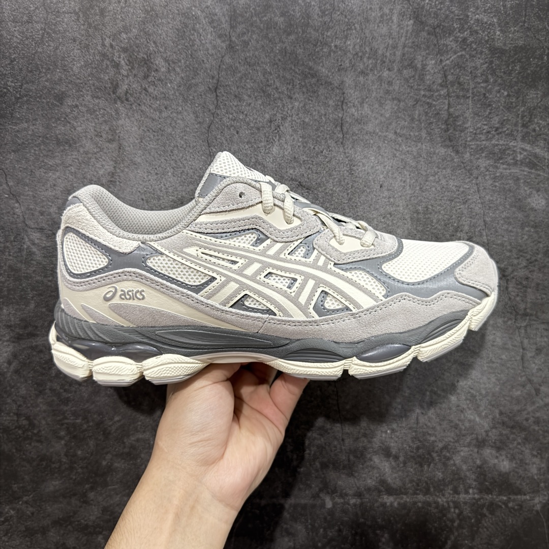 【总裁版本】顶级 Asics GEL-NYC系列 灰白 亚瑟士运动休闲透气专业跑鞋 行业领头版本 出货即巅峰 原鞋购入开发 原材料 原数据打造 完美版型 超完美做工 细节一步到位 原版对比无任何差别 #鞋面采用反绒皮与网布拼接 透气舒适兼具休闲时尚 结合简明的配色 展现品牌的传承及引领复古流行的主题 虎爪造型的LOGO  #鞋身稳定包裹系统 支撑鞋身 经典宽大鞋型配备防偏移设计提升包裹性 穿着舒适鞋面透气孔设计 提供透气性 货号:1201A789-103  尺码:36 37 37.5 38 39 40 40.5 41.5 42 42.5 43.5 44 44.5 45 46 47-选品中心