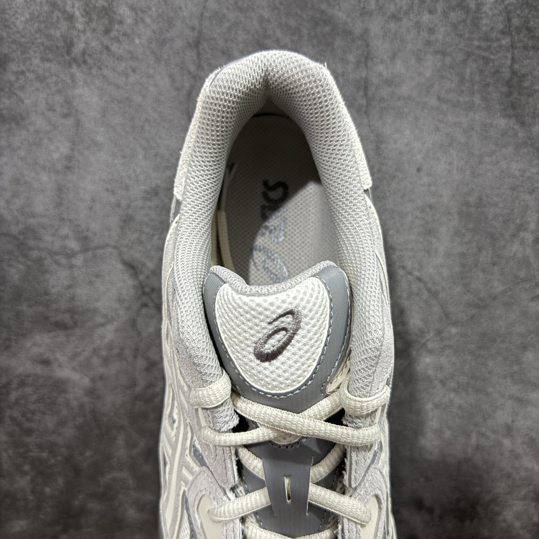 图片[8]-【总裁版本】顶级 Asics GEL-NYC系列 灰白 亚瑟士运动休闲透气专业跑鞋 行业领头版本 出货即巅峰 原鞋购入开发 原材料 原数据打造 完美版型 超完美做工 细节一步到位 原版对比无任何差别 #鞋面采用反绒皮与网布拼接 透气舒适兼具休闲时尚 结合简明的配色 展现品牌的传承及引领复古流行的主题 虎爪造型的LOGO  #鞋身稳定包裹系统 支撑鞋身 经典宽大鞋型配备防偏移设计提升包裹性 穿着舒适鞋面透气孔设计 提供透气性 货号：1201A789-103  尺码：36 37 37.5 38 39 40 40.5 41.5 42 42.5 43.5 44 44.5 45 46 47-选品中心