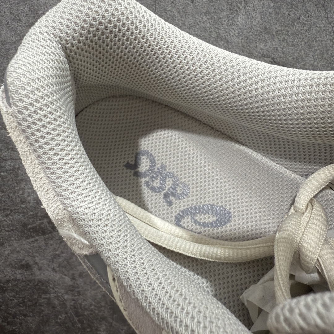 图片[8]-【总裁版本】顶级 Asics GEL-NYC系列 灰白 亚瑟士运动休闲透气专业跑鞋 行业领头版本 出货即巅峰 原鞋购入开发 原材料 原数据打造 完美版型 超完美做工 细节一步到位 原版对比无任何差别 #鞋面采用反绒皮与网布拼接 透气舒适兼具休闲时尚 结合简明的配色 展现品牌的传承及引领复古流行的主题 虎爪造型的LOGO  #鞋身稳定包裹系统 支撑鞋身 经典宽大鞋型配备防偏移设计提升包裹性 穿着舒适鞋面透气孔设计 提供透气性 货号：1201A789-103  尺码：36 37 37.5 38 39 40 40.5 41.5 42 42.5 43.5 44 44.5 45 46 47-选品中心