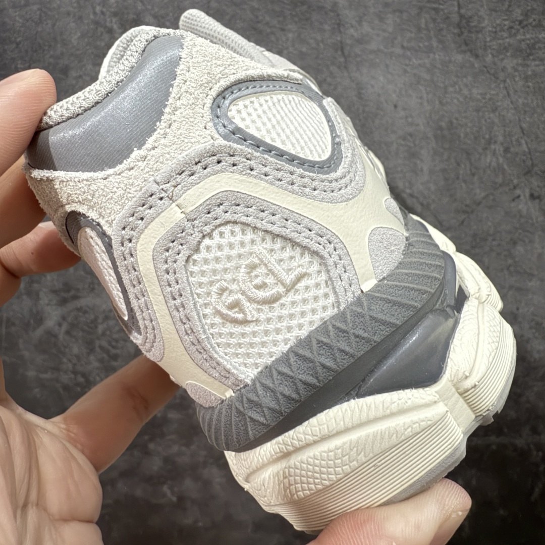 图片[2]-【总裁版本】顶级 Asics GEL-NYC系列 灰白 亚瑟士运动休闲透气专业跑鞋 行业领头版本 出货即巅峰 原鞋购入开发 原材料 原数据打造 完美版型 超完美做工 细节一步到位 原版对比无任何差别 #鞋面采用反绒皮与网布拼接 透气舒适兼具休闲时尚 结合简明的配色 展现品牌的传承及引领复古流行的主题 虎爪造型的LOGO  #鞋身稳定包裹系统 支撑鞋身 经典宽大鞋型配备防偏移设计提升包裹性 穿着舒适鞋面透气孔设计 提供透气性 货号：1201A789-103  尺码：36 37 37.5 38 39 40 40.5 41.5 42 42.5 43.5 44 44.5 45 46 47-选品中心