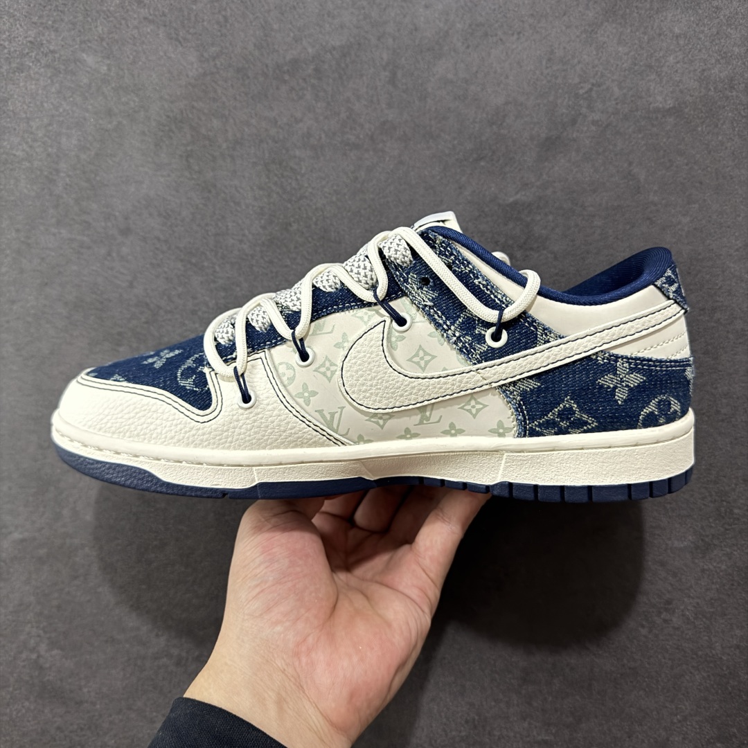 图片[2]-【定制版】Nike SB Dunk Low LV联名 蓝暗花抽绳 周年高端定制 低帮休闲板鞋  #定制鞋盒 大厂纯原品质出货 超高清洁度 皮料切割干净无任何毛边 细节完美 货号：YX5066-376  尺码：36 36.5 37.5 38 38.5 39 40 40.5 41 42 42.5 43 44 44.5 45-选品中心