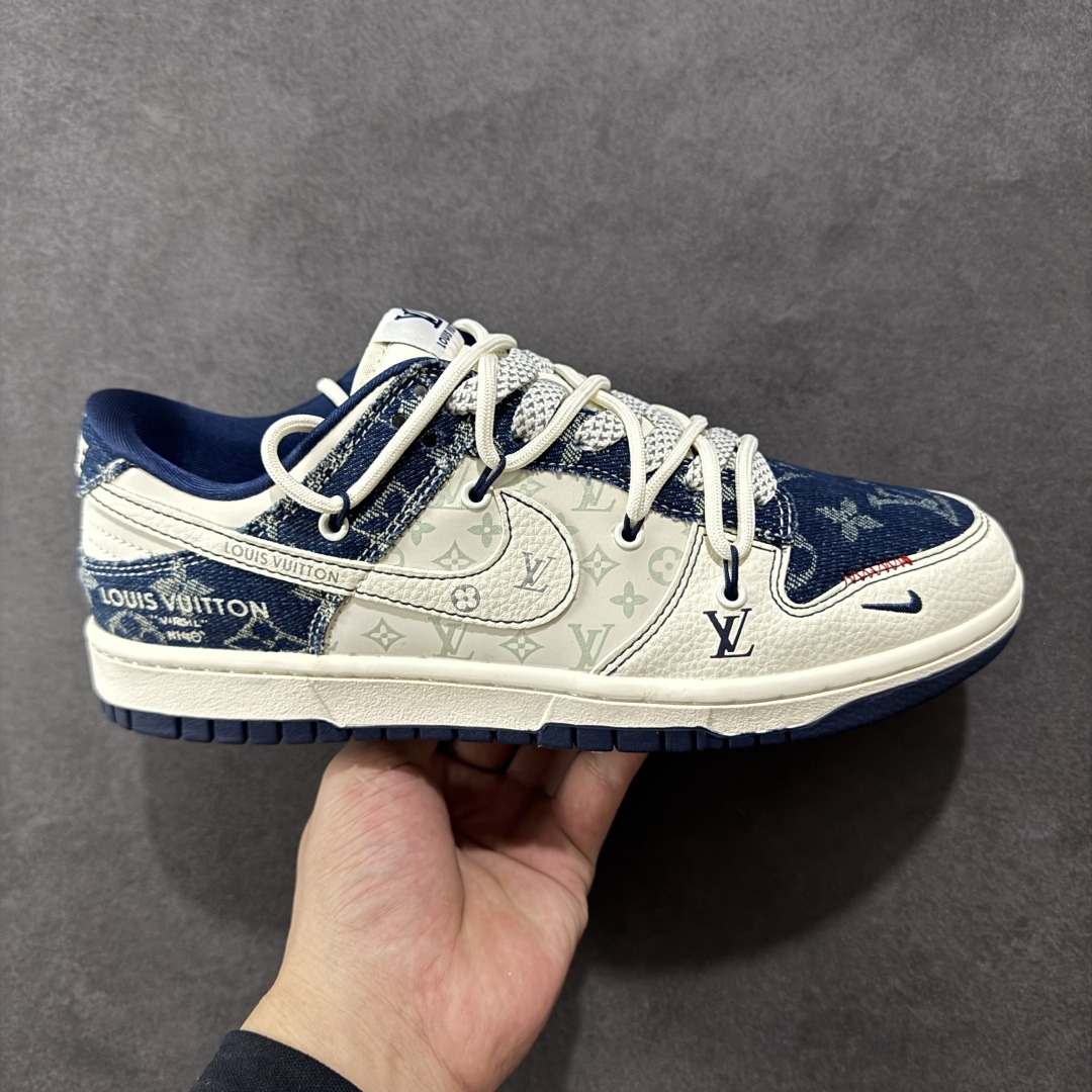【定制版】Nike SB Dunk Low LV联名 蓝暗花抽绳 周年高端定制 低帮休闲板鞋  #定制鞋盒 大厂纯原品质出货 超高清洁度 皮料切割干净无任何毛边 细节完美 货号:YX5066-376  尺码:36 36.5 37.5 38 38.5 39 40 40.5 41 42 42.5 43 44 44.5 45-选品中心