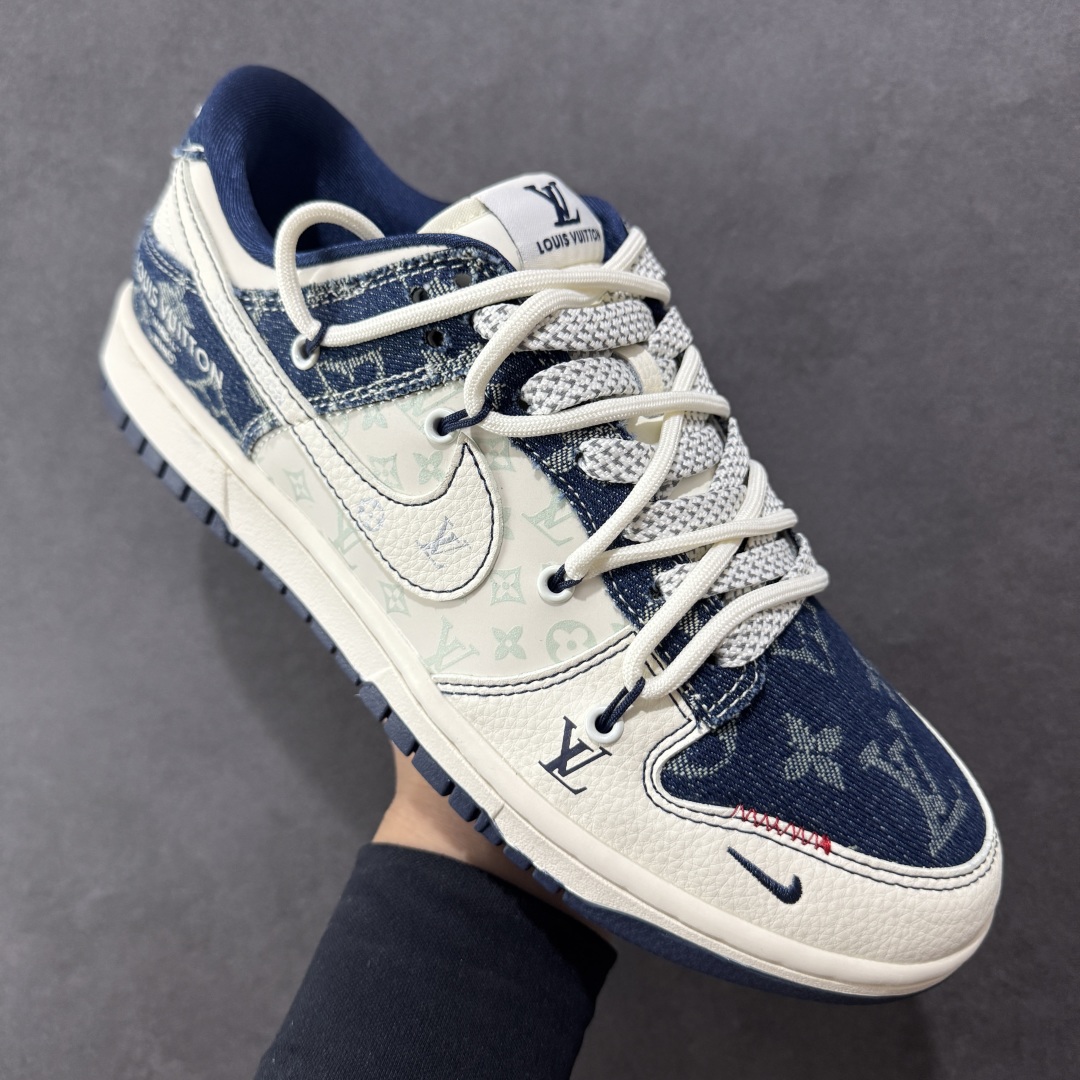 图片[3]-【定制版】Nike SB Dunk Low LV联名 蓝暗花抽绳 周年高端定制 低帮休闲板鞋  #定制鞋盒 大厂纯原品质出货 超高清洁度 皮料切割干净无任何毛边 细节完美 货号：YX5066-376  尺码：36 36.5 37.5 38 38.5 39 40 40.5 41 42 42.5 43 44 44.5 45-选品中心