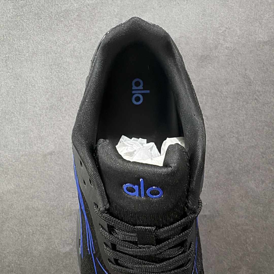 图片[7]-【纯原K版】Alo Yoga Alo Runner 低帮 男女同款 舒适简约防滑耐磨低邦板鞋 极具辨识度的设计，流畅的线条与恰到好处的弧度，彰显着品牌对美学的独特见解，简约而摩登，每一眼都是心动。材质上，Alohb小白鞋可谓精挑细选，鞋面的优质面料，柔软且富有韧性，纹理细腻，透气性极佳，双脚仿若被轻柔云朵包裹，时刻保持干爽。耐得住时光打磨，无惧日常磨损，品质始终如初，舒适之感瞬间蔓延。贴合足部的人体工学设计，让鞋垫完美承托足弓，行走时的每一个着力点都能得到温柔回应。稳定后跟夹，提供y稳定性和支撑力；透气双层网眼布，优化空气流通。动态双密度中底，提供柔软缓冲；多b地形外底抓地凸纹，实现全掌牵引力。 尺码：36-46 编码：HXSB240250-选品中心