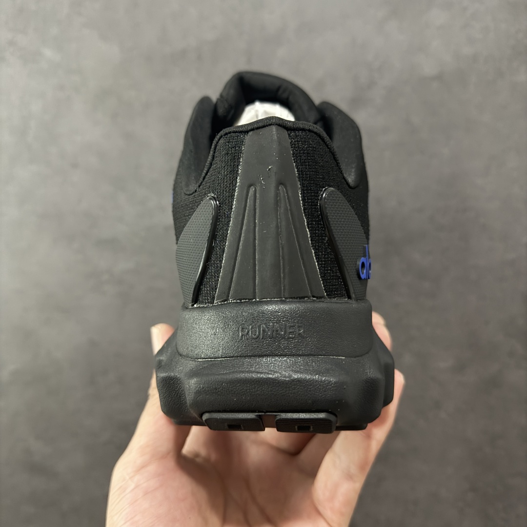 图片[4]-【纯原K版】Alo Yoga Alo Runner 低帮 男女同款 舒适简约防滑耐磨低邦板鞋 极具辨识度的设计，流畅的线条与恰到好处的弧度，彰显着品牌对美学的独特见解，简约而摩登，每一眼都是心动。材质上，Alohb小白鞋可谓精挑细选，鞋面的优质面料，柔软且富有韧性，纹理细腻，透气性极佳，双脚仿若被轻柔云朵包裹，时刻保持干爽。耐得住时光打磨，无惧日常磨损，品质始终如初，舒适之感瞬间蔓延。贴合足部的人体工学设计，让鞋垫完美承托足弓，行走时的每一个着力点都能得到温柔回应。稳定后跟夹，提供y稳定性和支撑力；透气双层网眼布，优化空气流通。动态双密度中底，提供柔软缓冲；多b地形外底抓地凸纹，实现全掌牵引力。 尺码：36-46 编码：HXSB240250-选品中心