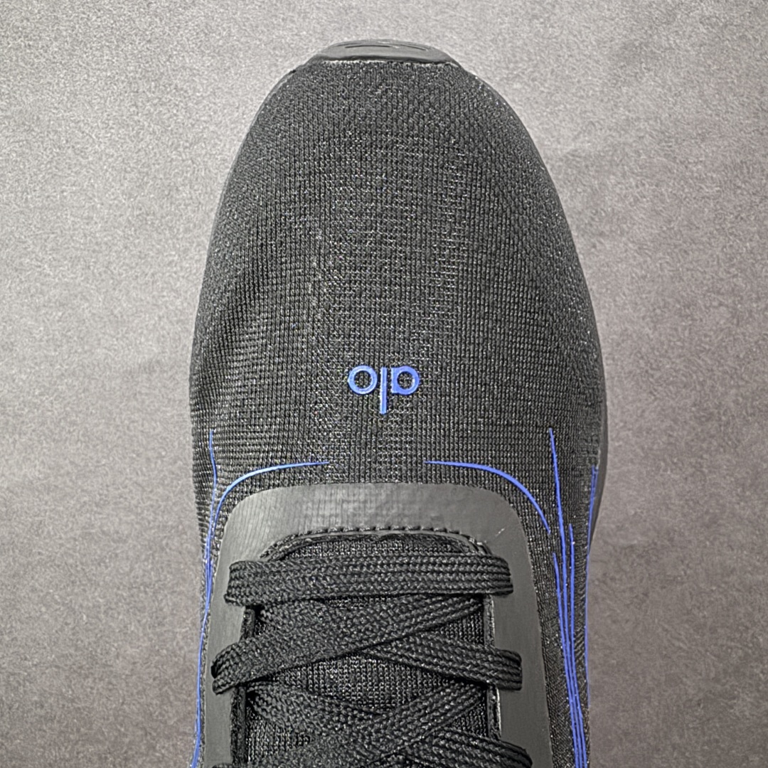 图片[8]-【纯原K版】Alo Yoga Alo Runner 低帮 男女同款 舒适简约防滑耐磨低邦板鞋 极具辨识度的设计，流畅的线条与恰到好处的弧度，彰显着品牌对美学的独特见解，简约而摩登，每一眼都是心动。材质上，Alohb小白鞋可谓精挑细选，鞋面的优质面料，柔软且富有韧性，纹理细腻，透气性极佳，双脚仿若被轻柔云朵包裹，时刻保持干爽。耐得住时光打磨，无惧日常磨损，品质始终如初，舒适之感瞬间蔓延。贴合足部的人体工学设计，让鞋垫完美承托足弓，行走时的每一个着力点都能得到温柔回应。稳定后跟夹，提供y稳定性和支撑力；透气双层网眼布，优化空气流通。动态双密度中底，提供柔软缓冲；多b地形外底抓地凸纹，实现全掌牵引力。 尺码：36-46 编码：HXSB240250-选品中心