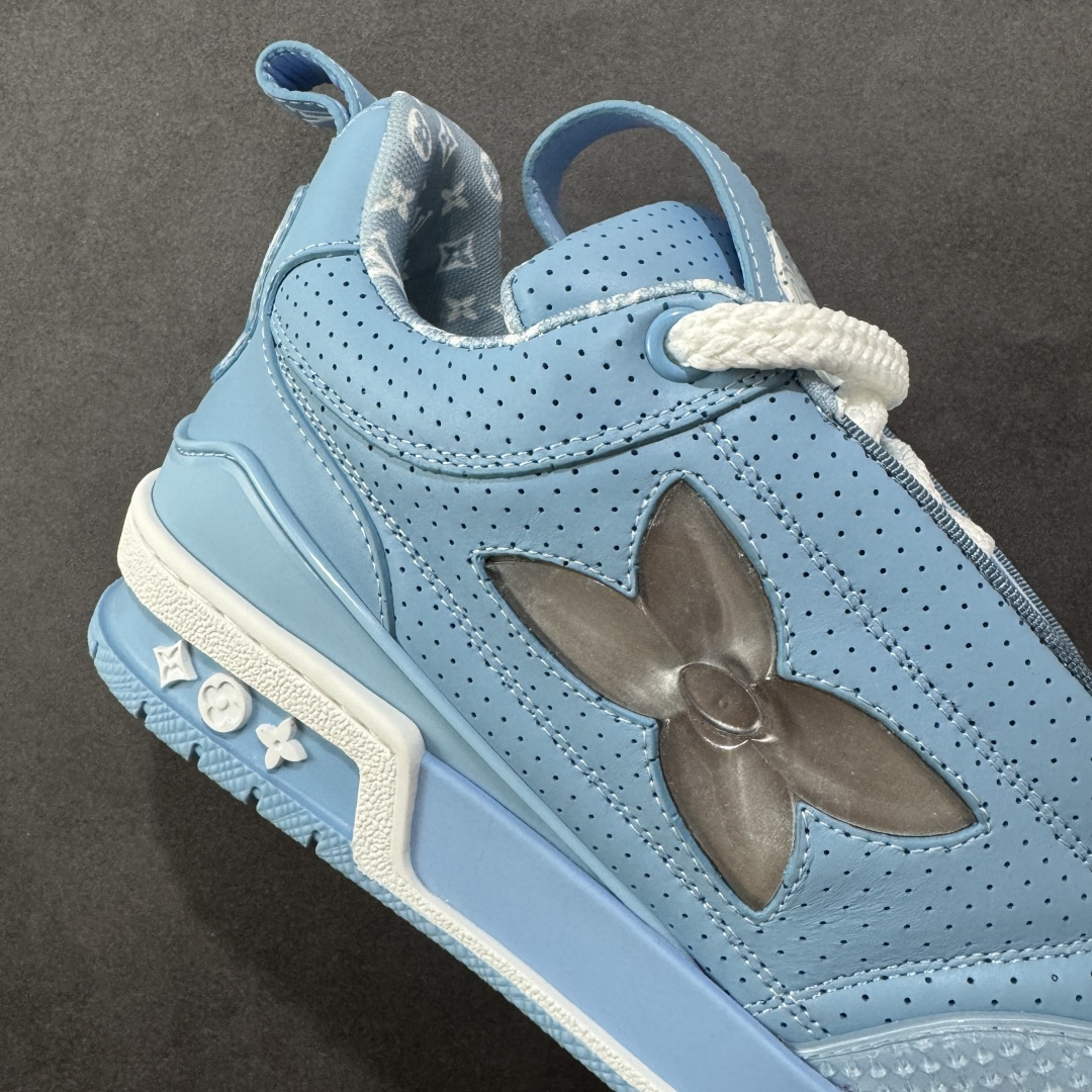 图片[6]-【广东纯原版本】LV Skate Sneaker 路易威登 2025年新款运动板鞋 蛇年限定 春夏秀场初次亮相，此次以粒面牛皮革焕新呈现。加垫鞋领和鞋舌援引滑板鞋设计，科技鞋带和橡胶外底完善整体。粒面牛皮革网面拼接鞋面，橡胶外底，鞋舌和鞋底 后部饰有 LV 标识。 尺码：35-46-选品中心