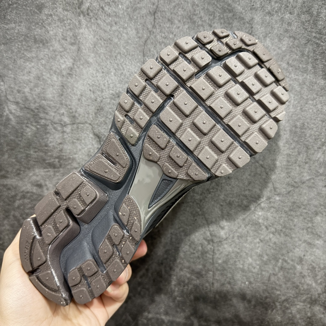  
NK Zoom Vomero 5 
佛莫罗5代系列经典复古运动慢跑鞋 HF5493-201

市售最