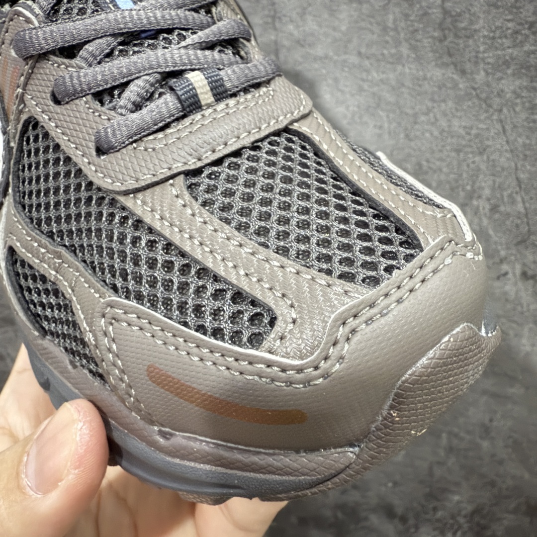  
NK Zoom Vomero 5 
佛莫罗5代系列经典复古运动慢跑鞋 HF5493-201

市售最