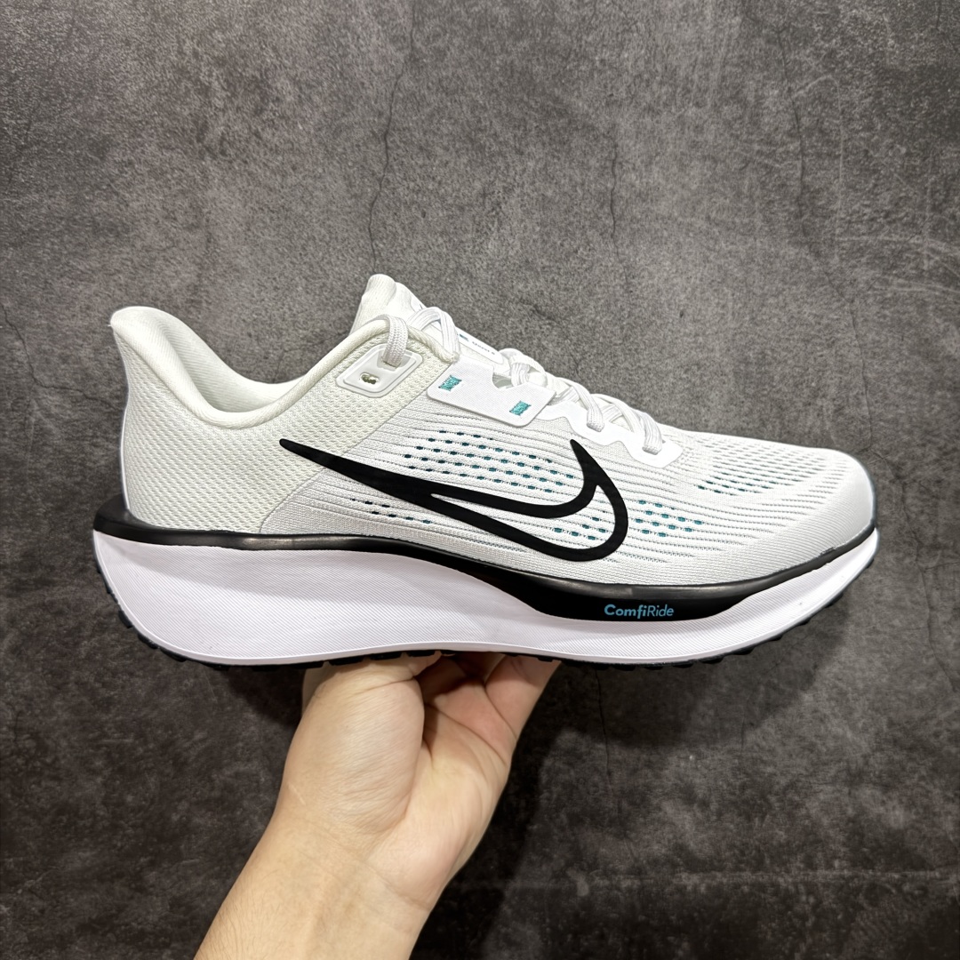 【XE纯原】Nike Air Zoom Quest 6 登月6代超级飞马系列马拉松跑步鞋 FD6033-105 平台专供 充正品质 之前未流通市场版本 内里嵌入定型海绵 中底搭载前Zoom+全掌React配置 全部原鞋开发打造 所有细节全部同步原版 全新一代拥有 Zoom Air 一如既往的稳定感和流畅感 鞋面采用工程网眼设计 为特定高热区域营造出色透气性 进一步增加鞋面的穿孔数量 让足部能够快速散热 中足搭配 Flywire 飞线 在高速运动时营造舒适稳定的贴合感 内置Zoon气垫加持 动力十足! 尺码: 39-46-选品中心