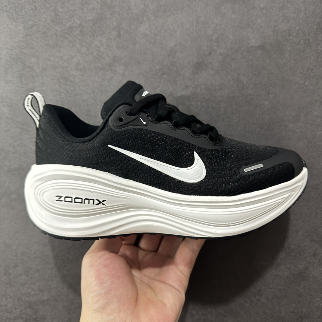 【纯原版】Nike Air Zoom Vomero PLUS 全新科技提前原鞋开发 运动跑鞋 区别市面真标版本 必定是官方强力主推款式,真正的Zoom缓震科技嵌入如假包退 ,缓震大底带公司同步定位 货号: HV8150-002 尺码:36 36.5 37.5 38 38.5 39 40 40.5 41 42 42.5 43 44 44.5 45-选品中心