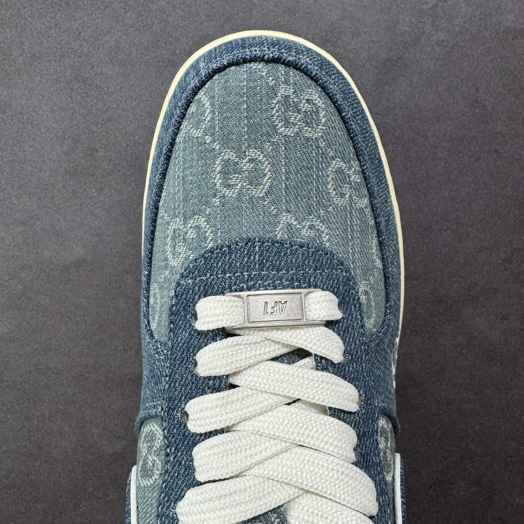 图片[8]-【定制版】Gucci x Nike Dunk SB Low 古驰古奇 x 耐克 SB 低帮 牛仔蓝 鞋身整体以浅牛仔蓝打造，搭配牛仔蓝框架覆盖层，使鞋款十分百搭，鞋舌绣标上以GG及Gucci字样呈现，鞋身两侧的Swoosh Logo采用蓝色牛仔点缀，后跟装饰片辅以白色制作，鞋舌是网眼布材料，增强透气性，后跟Nike字样以蓝色刺绣妆点，鞋头处侧边GG字样白色点缀，后跟印有Gucci字样，彰显联名身份；最后以做旧氧化中底搭配蓝色橡胶外底完善整体设计收尾。 货号：SC0601-561 尺码：36 36.5 37.5 38 38.5 39 40 40.5 41 42 42.5 43 44 44.5 45 编码：HXSB310320-选品中心