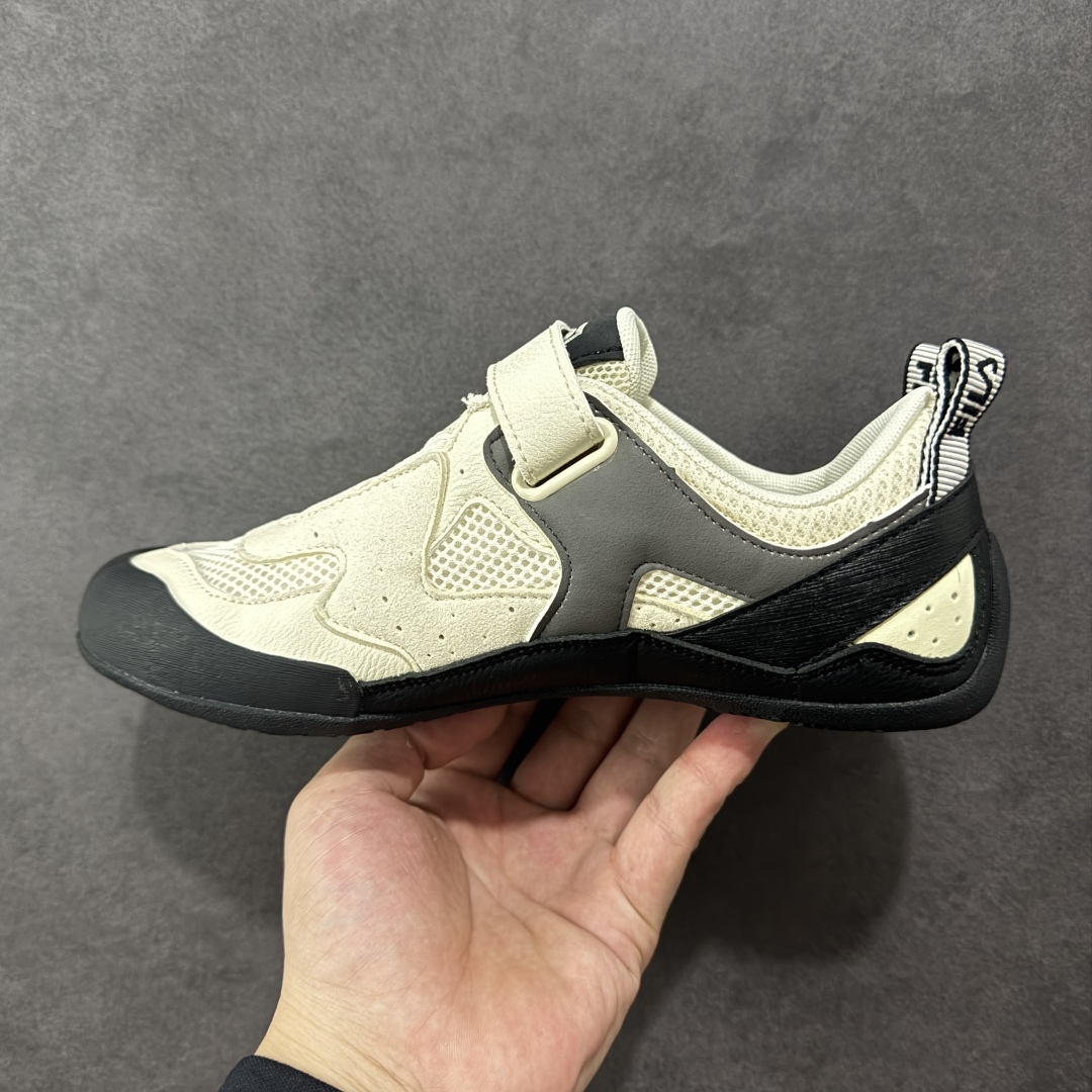  
FILA斐乐 STEP 彩石鞋 复古简约百搭舒适时尚 薄底耐磨低帮 生活休闲鞋 
经典拼色设计，网面
