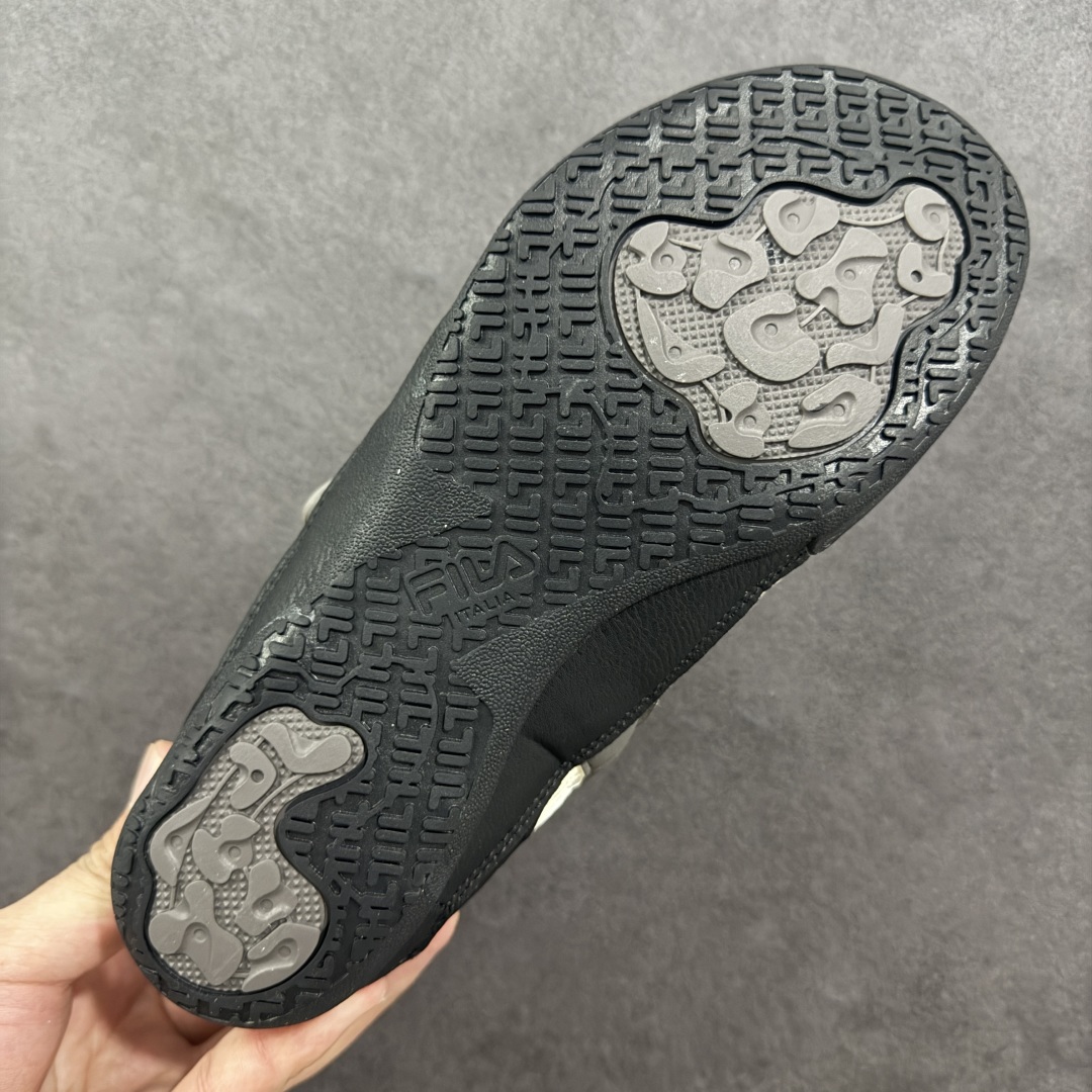  
FILA斐乐 STEP 彩石鞋 复古简约百搭舒适时尚 薄底耐磨低帮 生活休闲鞋 
经典拼色设计，网面