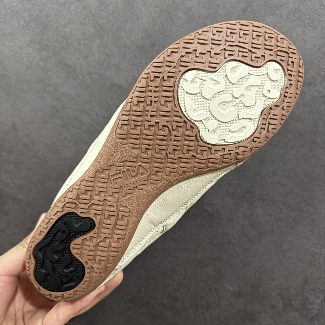  
FILA斐乐 STEP 彩石鞋 复古简约百搭舒适时尚 薄底耐磨低帮 生活休闲鞋 
经典拼色设计，网面