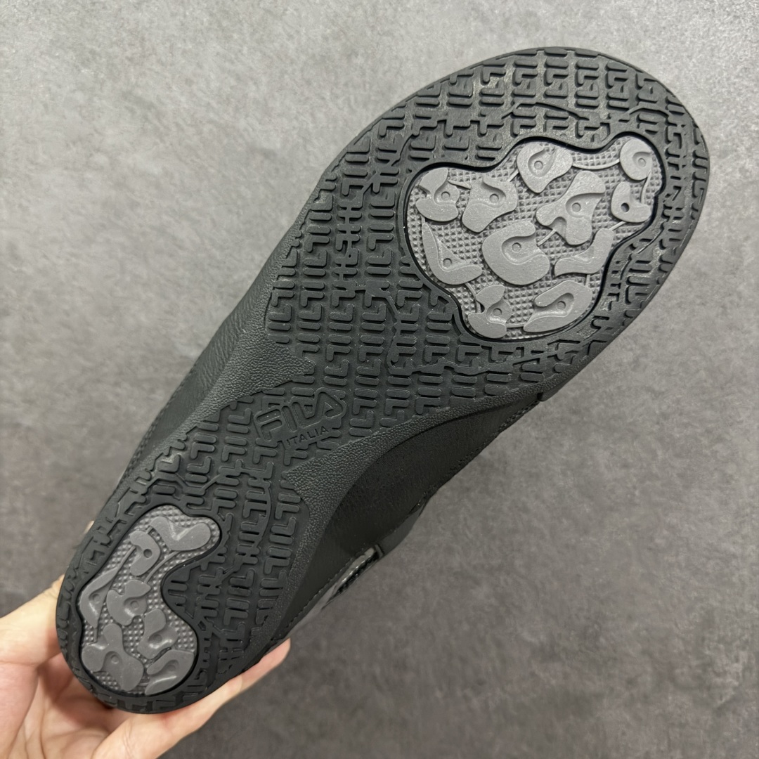  
FILA斐乐 STEP 彩石鞋 复古简约百搭舒适时尚 薄底耐磨低帮 生活休闲鞋 
经典拼色设计，网面