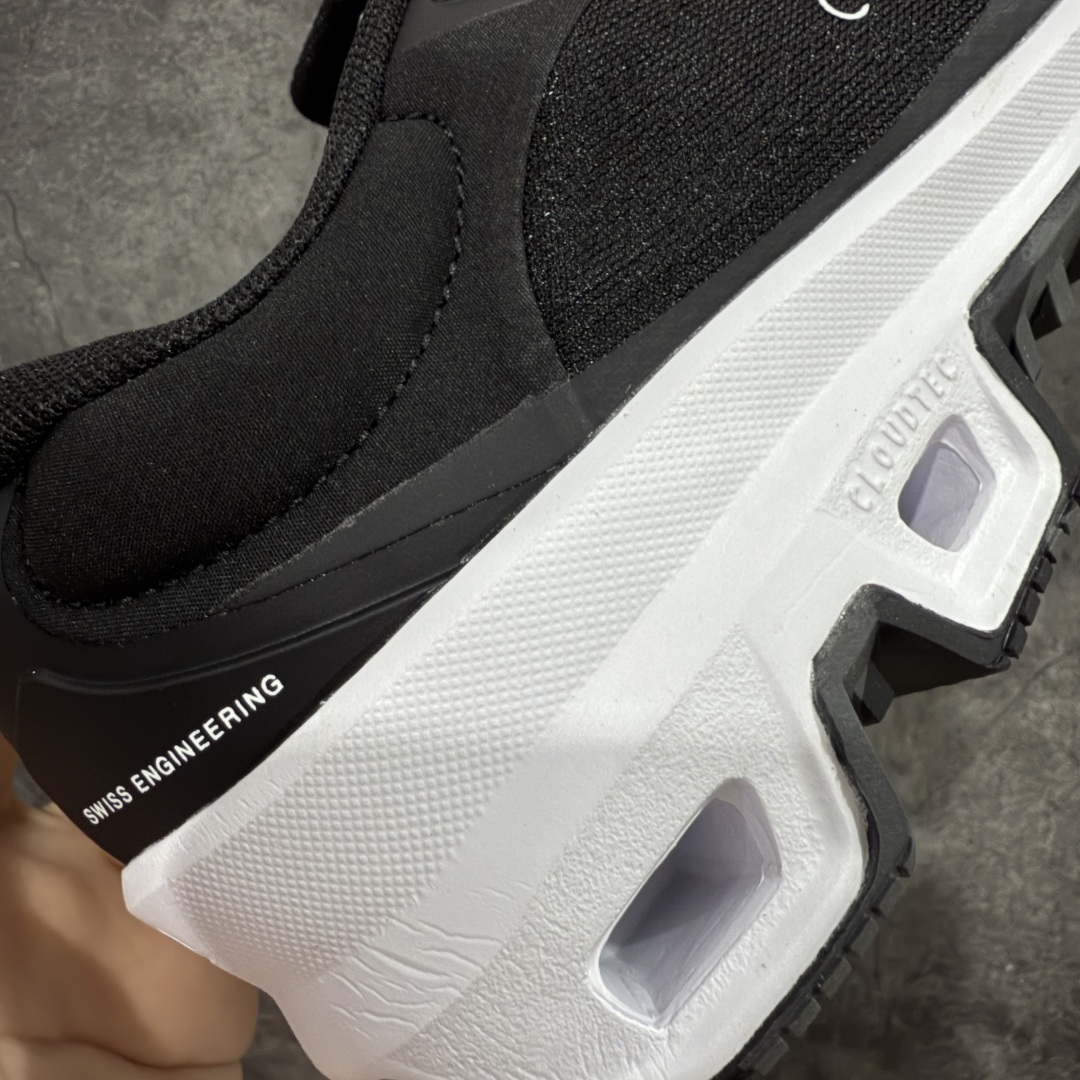 本地💰200 支持放店
【得物版本】On昂跑 x LOEWE罗意威 Cloudventure 织物 跑步 户外轻便百搭系带 减震 低帮 运动休闲鞋 

市面最优版本 附赠原厂布袋 
原版开发 原材1比1打造 
采用工程飞织网布组合再生聚酯纤维鞋面材质搭载独家隐藏速度中板 镂空CloudTec科技
泡棉缓震中底 黑科技跑出圈的时尚运动新宠
尺码：36 37 38 39 40 41 42 43 44 45
编码：AYB250260