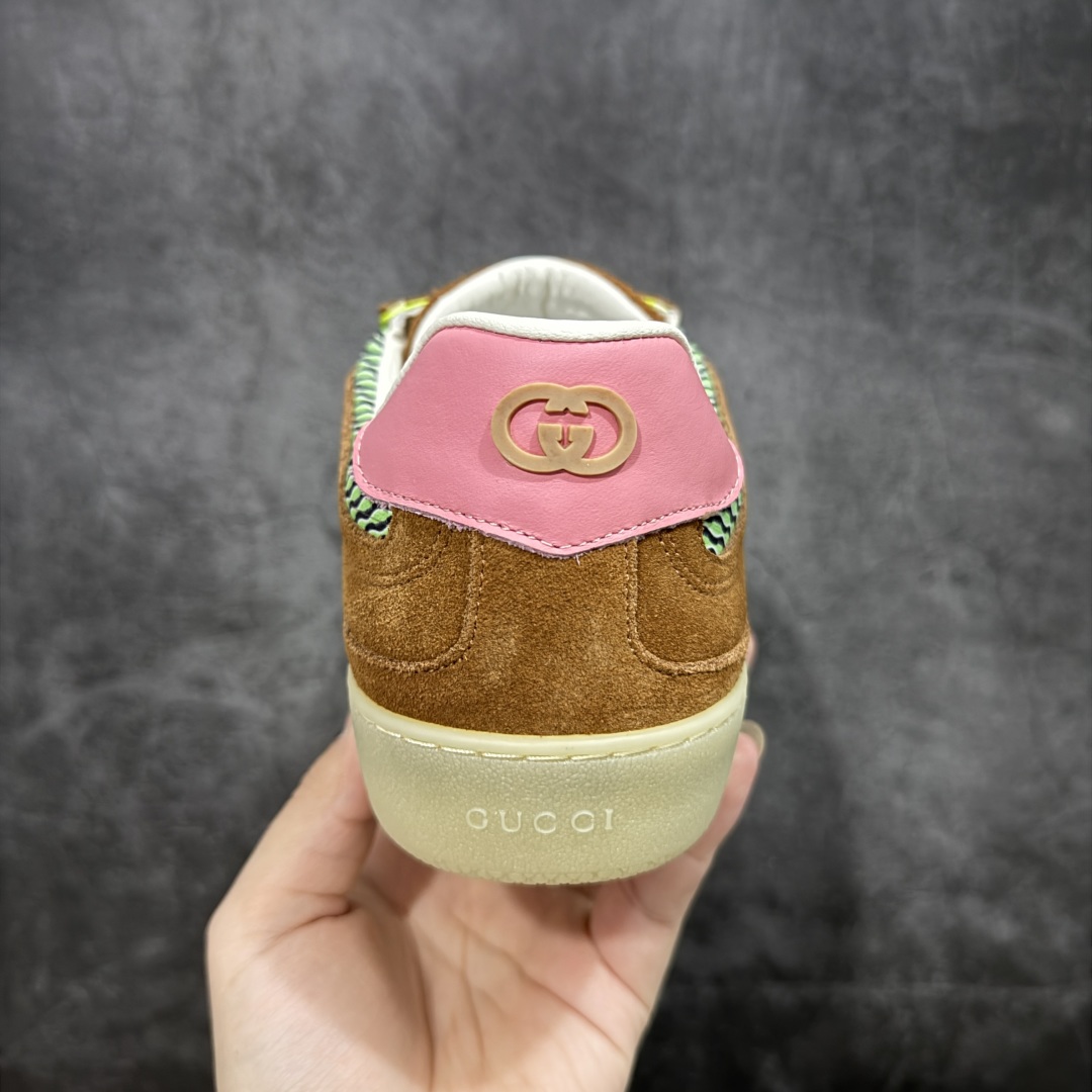 图片[4]-【广东礼盒版本】Gucci 古驰G75 圆头系带运动鞋 这款鞋履采用柔软的绒面材质鞋面制作，精致之中散发现代魅力。流线型廓形与标志性互扣式双G标识优雅辉映，为整体设计倍添精致美感。 GG帆布镶饰 互扣式双G标识 另附一副鞋带 系带固定 跟高：3.5厘米 尺码：35-46-选品中心