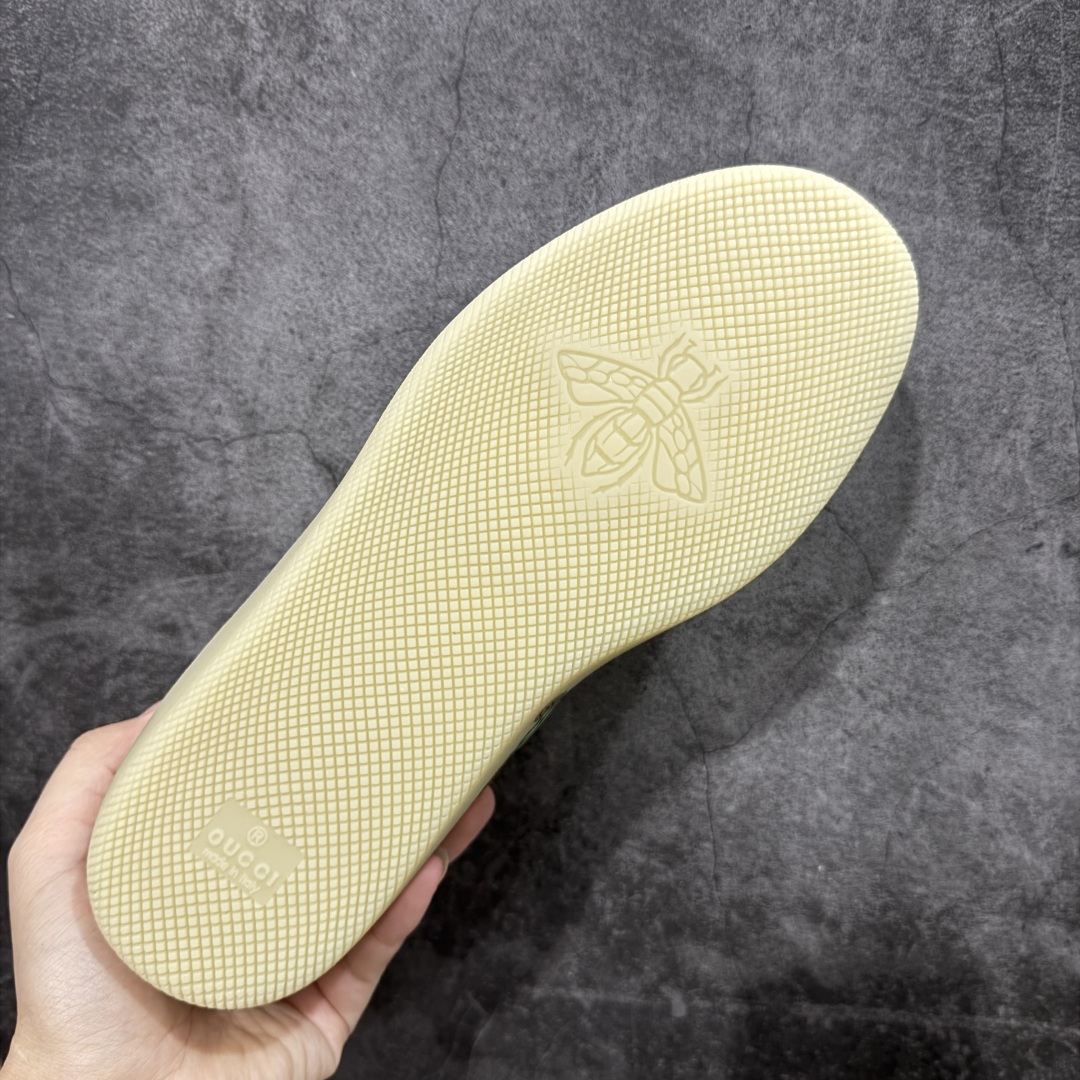 图片[9]-【广东礼盒版本】Gucci 古驰G75 圆头系带运动鞋 这款鞋履采用柔软的绒面材质鞋面制作，精致之中散发现代魅力。流线型廓形与标志性互扣式双G标识优雅辉映，为整体设计倍添精致美感。 GG帆布镶饰 互扣式双G标识 另附一副鞋带 系带固定 跟高：3.5厘米 尺码：35-46-选品中心