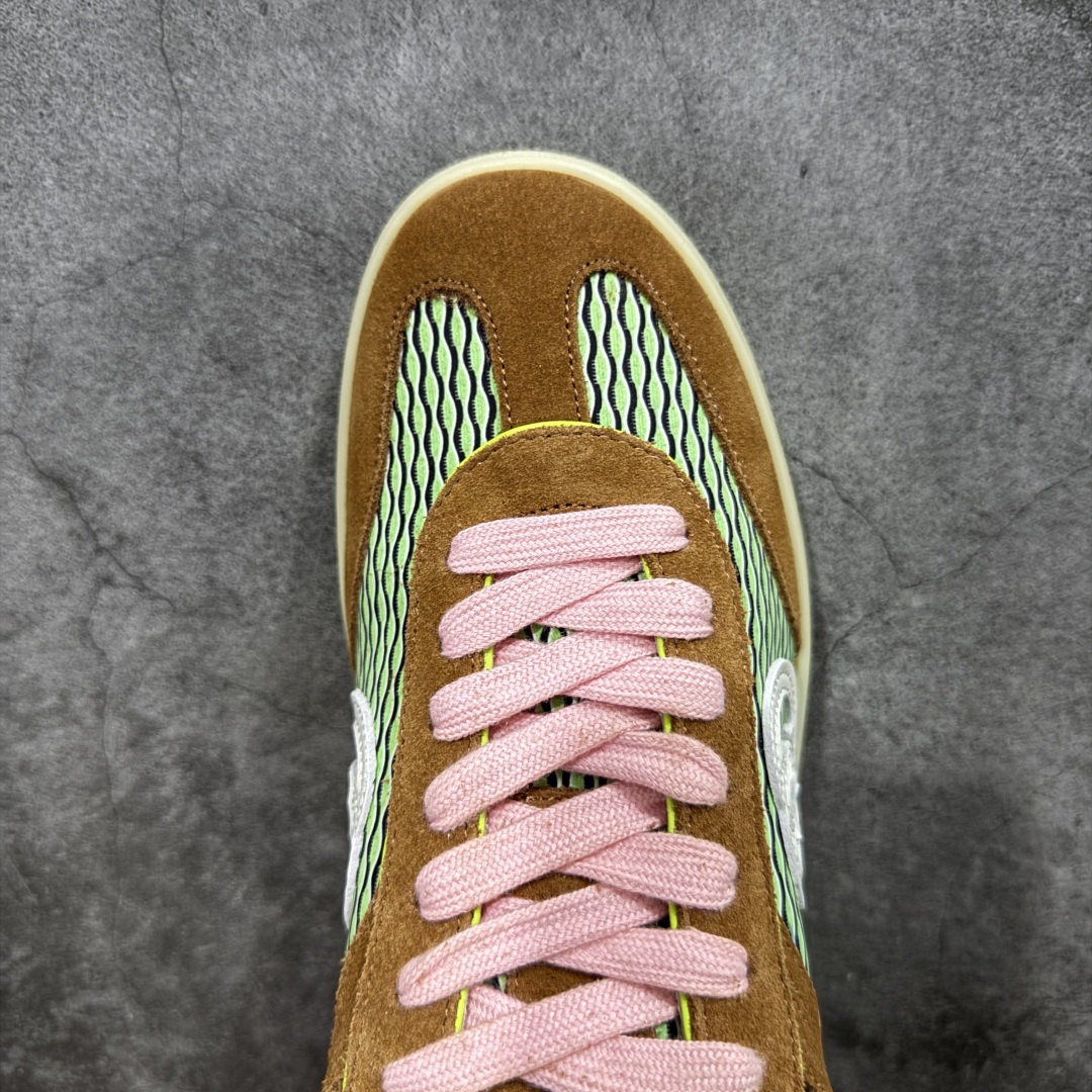 图片[5]-【广东礼盒版本】Gucci 古驰G75 圆头系带运动鞋 这款鞋履采用柔软的绒面材质鞋面制作，精致之中散发现代魅力。流线型廓形与标志性互扣式双G标识优雅辉映，为整体设计倍添精致美感。 GG帆布镶饰 互扣式双G标识 另附一副鞋带 系带固定 跟高：3.5厘米 尺码：35-46-选品中心