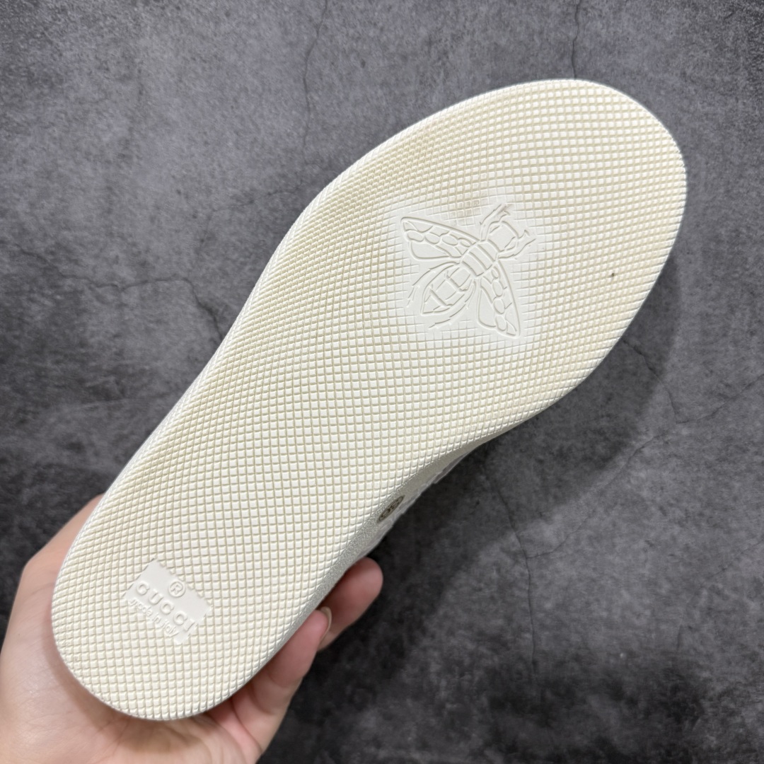 图片[9]-【广东礼盒版本】Gucci 古驰G75 圆头系带运动鞋 这款鞋履采用柔软的绒面材质鞋面制作，精致之中散发现代魅力。流线型廓形与标志性互扣式双G标识优雅辉映，为整体设计倍添精致美感。 GG帆布镶饰 互扣式双G标识 另附一副鞋带 系带固定 跟高：3.5厘米 尺码：35-40-选品中心