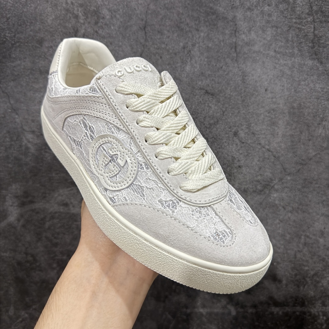 图片[3]-【广东礼盒版本】Gucci 古驰G75 圆头系带运动鞋 这款鞋履采用柔软的绒面材质鞋面制作，精致之中散发现代魅力。流线型廓形与标志性互扣式双G标识优雅辉映，为整体设计倍添精致美感。 GG帆布镶饰 互扣式双G标识 另附一副鞋带 系带固定 跟高：3.5厘米 尺码：35-40-选品中心